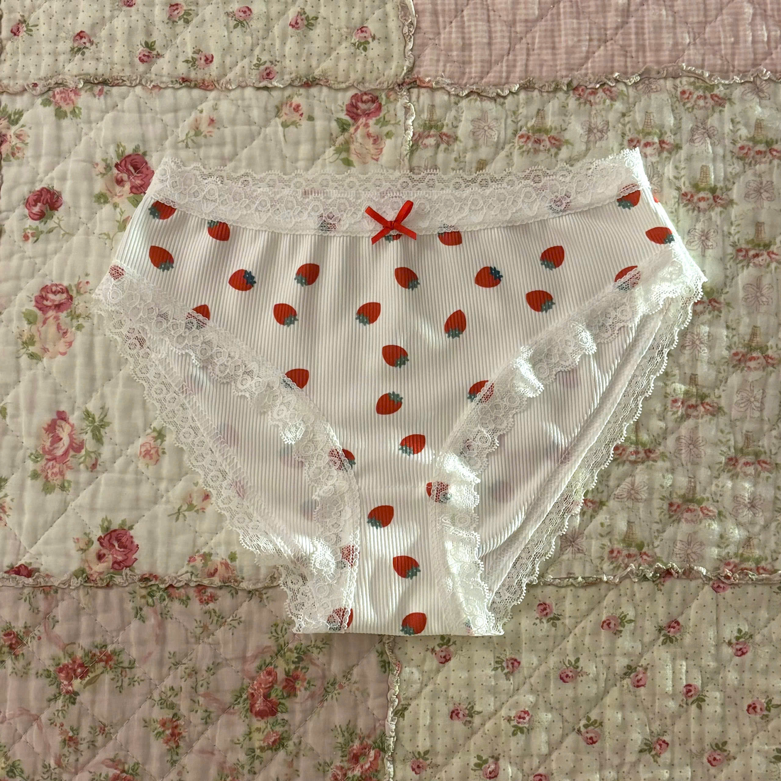 UNDIES IN STRAWBERRY