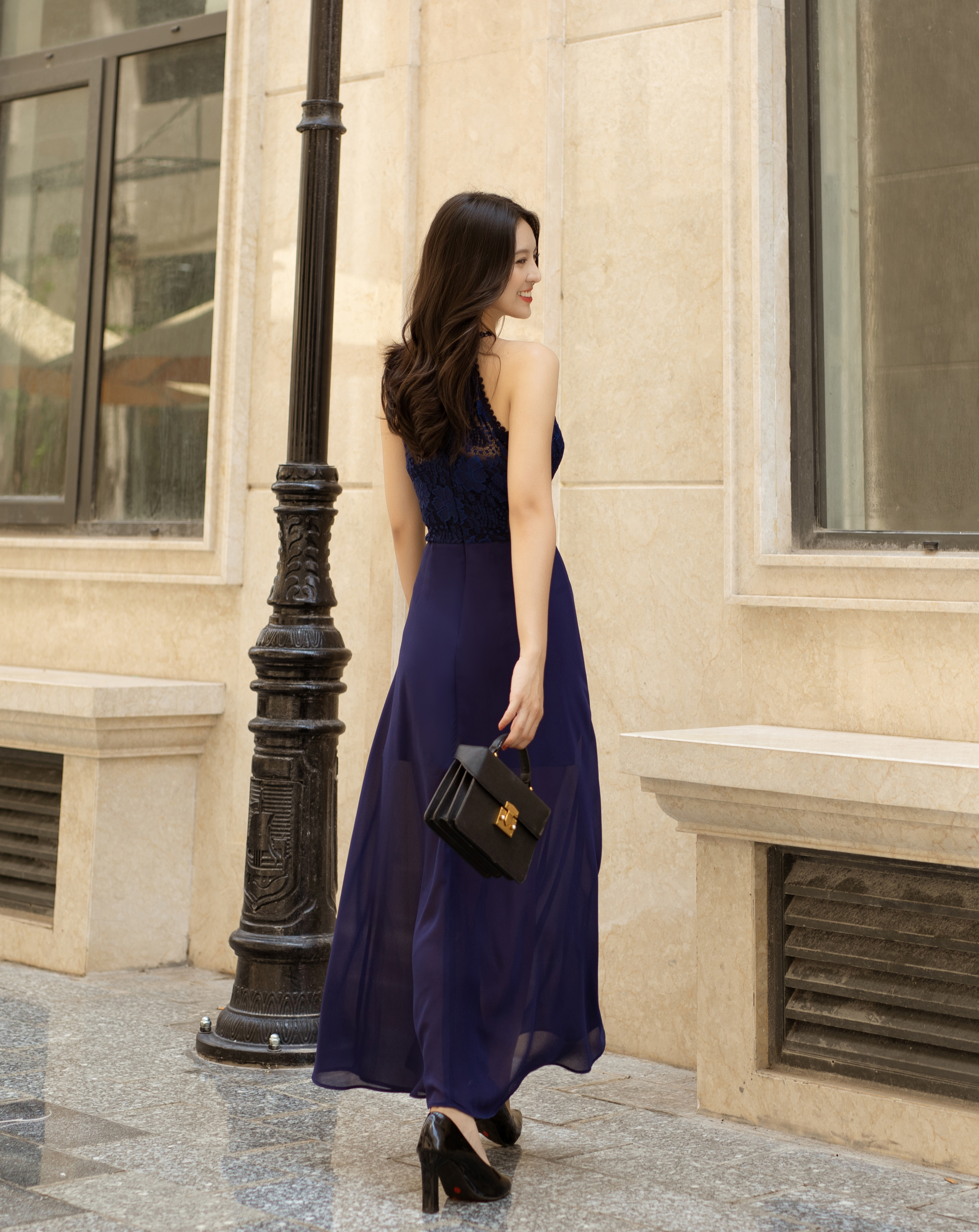 Đầm maxi cổ yếm phối ren xẻ tà_thumbnail_15