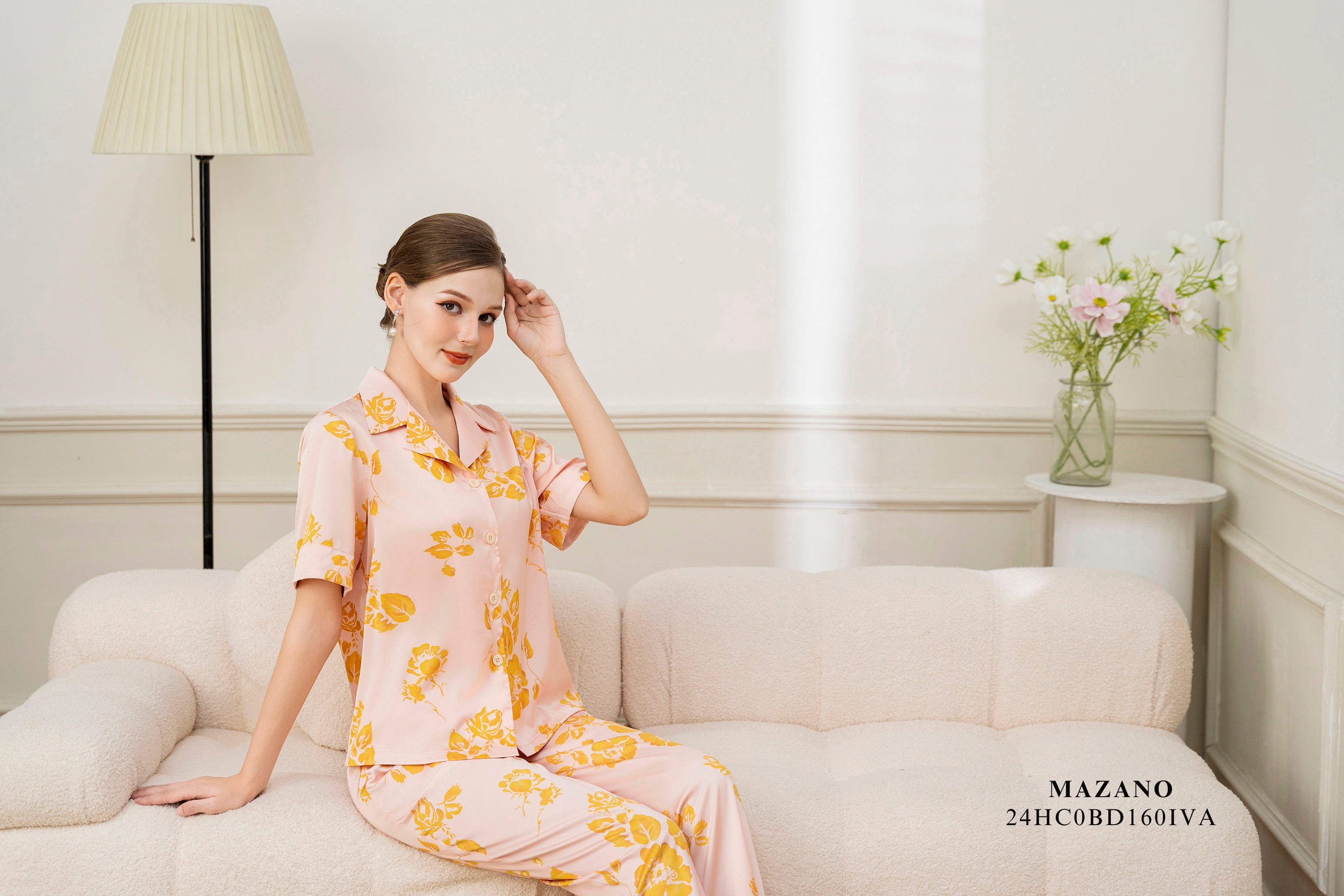 Bộ mặc nhà Vải lụa mỏng Hoạ tiết hoa cách điệu Cổ bẻ Tay ngắn Dài đến mắt cá chân_thumbnail_4