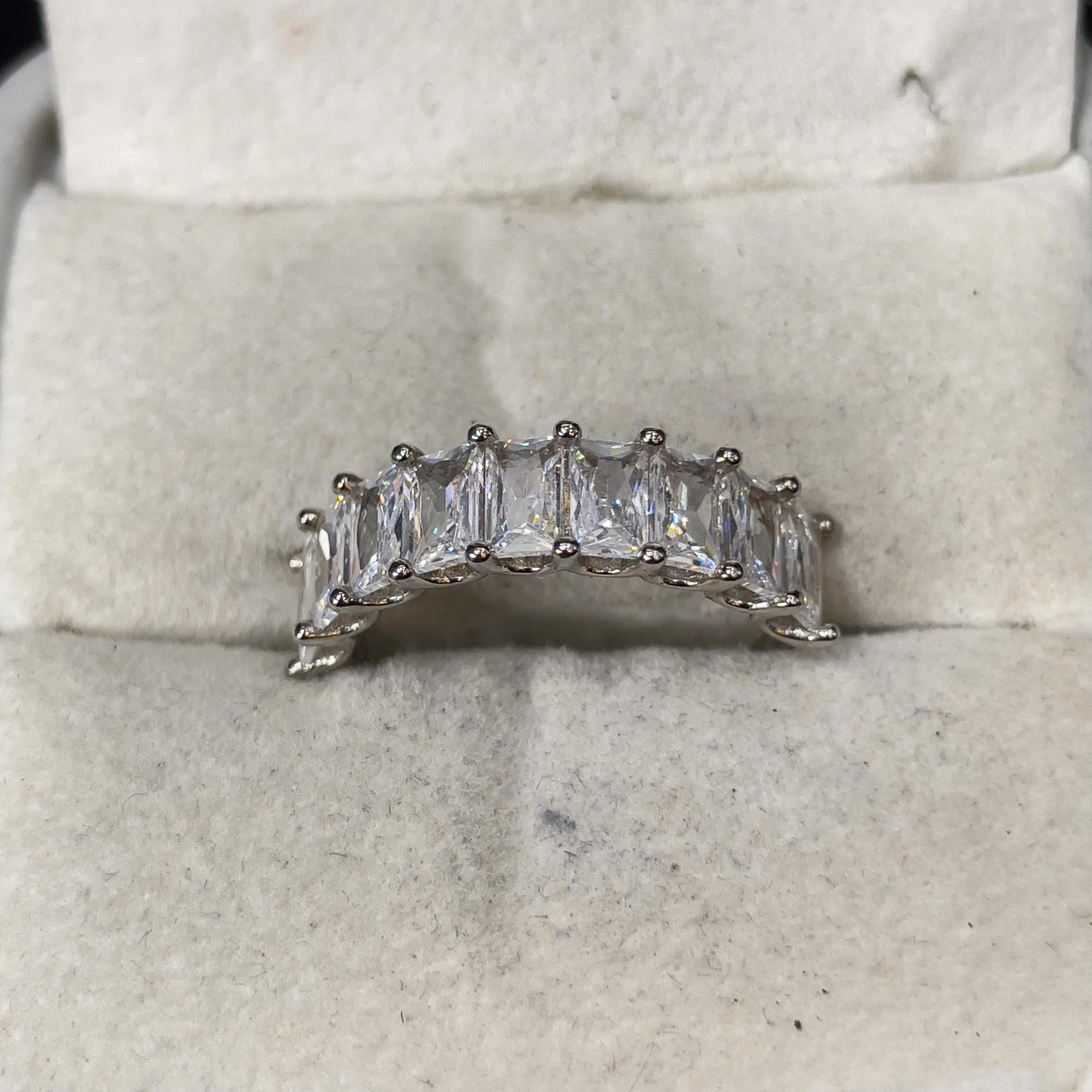 Nhẫn bạc nhiều đá siêu đẹp size 7.