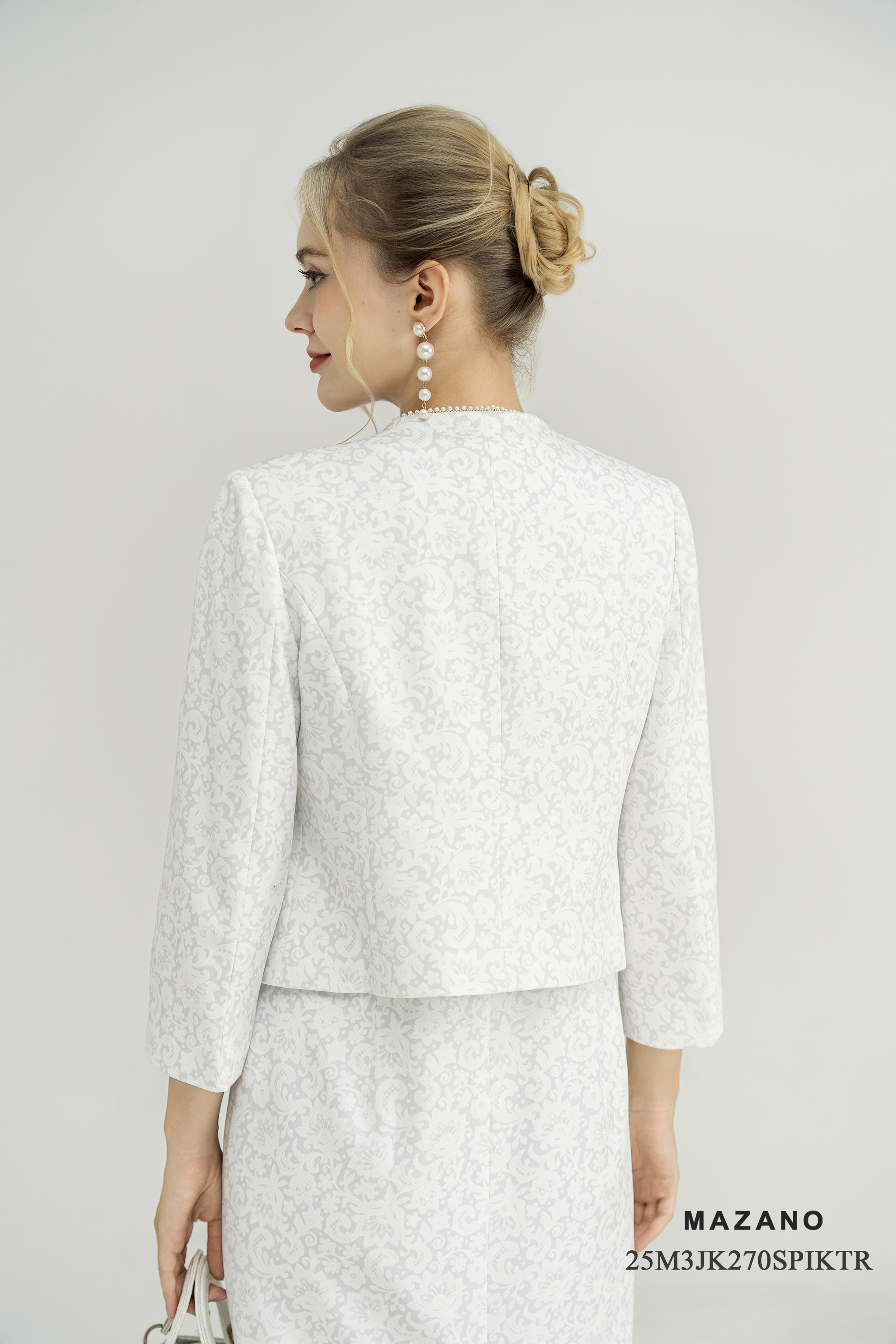 Áo khoác ngắn Suông Vải thô chun Họa tiết ren in chìm Cổ viền ngọc trai Cài áo sang trọng Tay lỡ Dài dưới eo_thumbnail_4