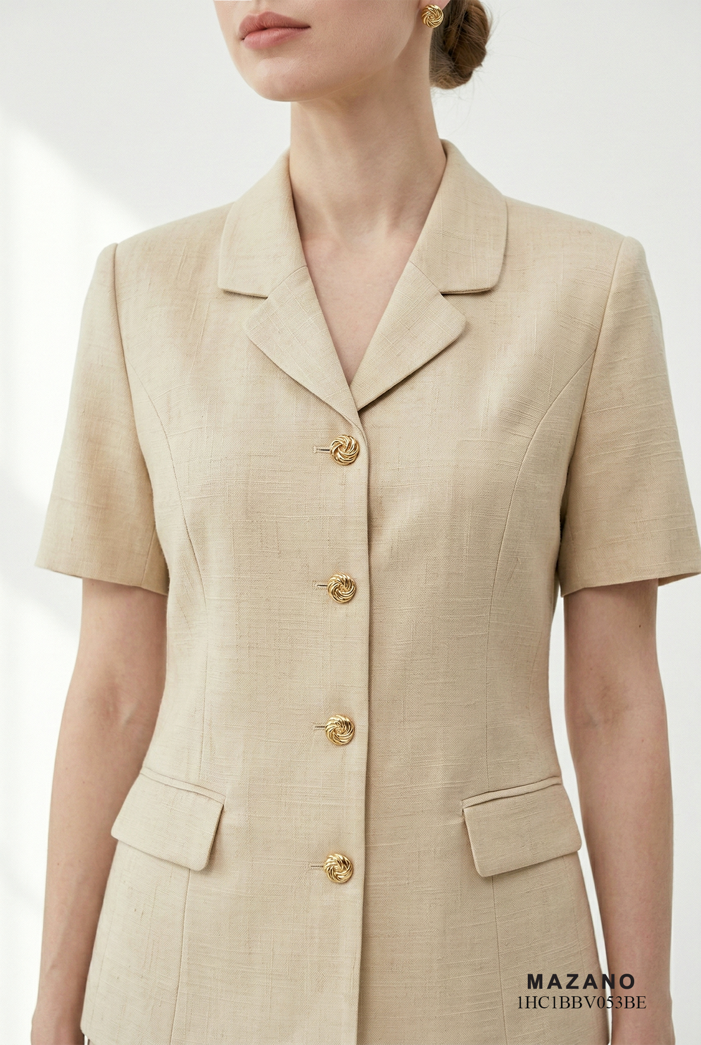 Bộ vest áo và quần vải linen màu be cổ vest cách điệu tay ngắn thiết kế MAZANO_thumbnail_3