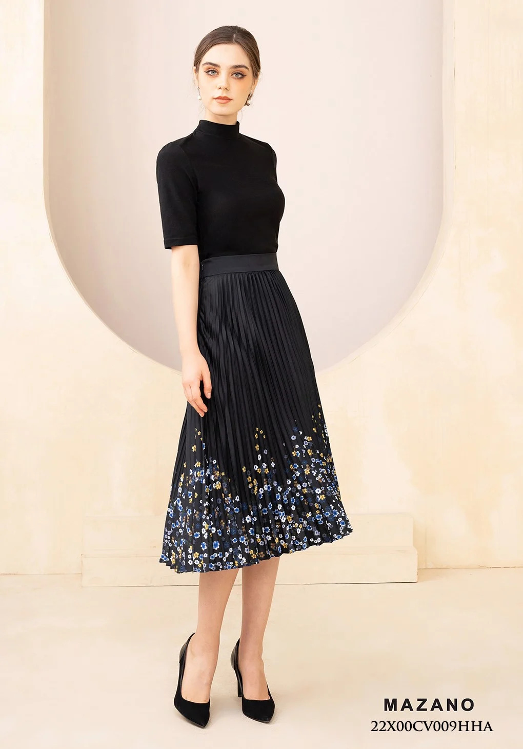 Chân váy xoè vải lụa đen dập ly in họa tiết_thumbnail_2