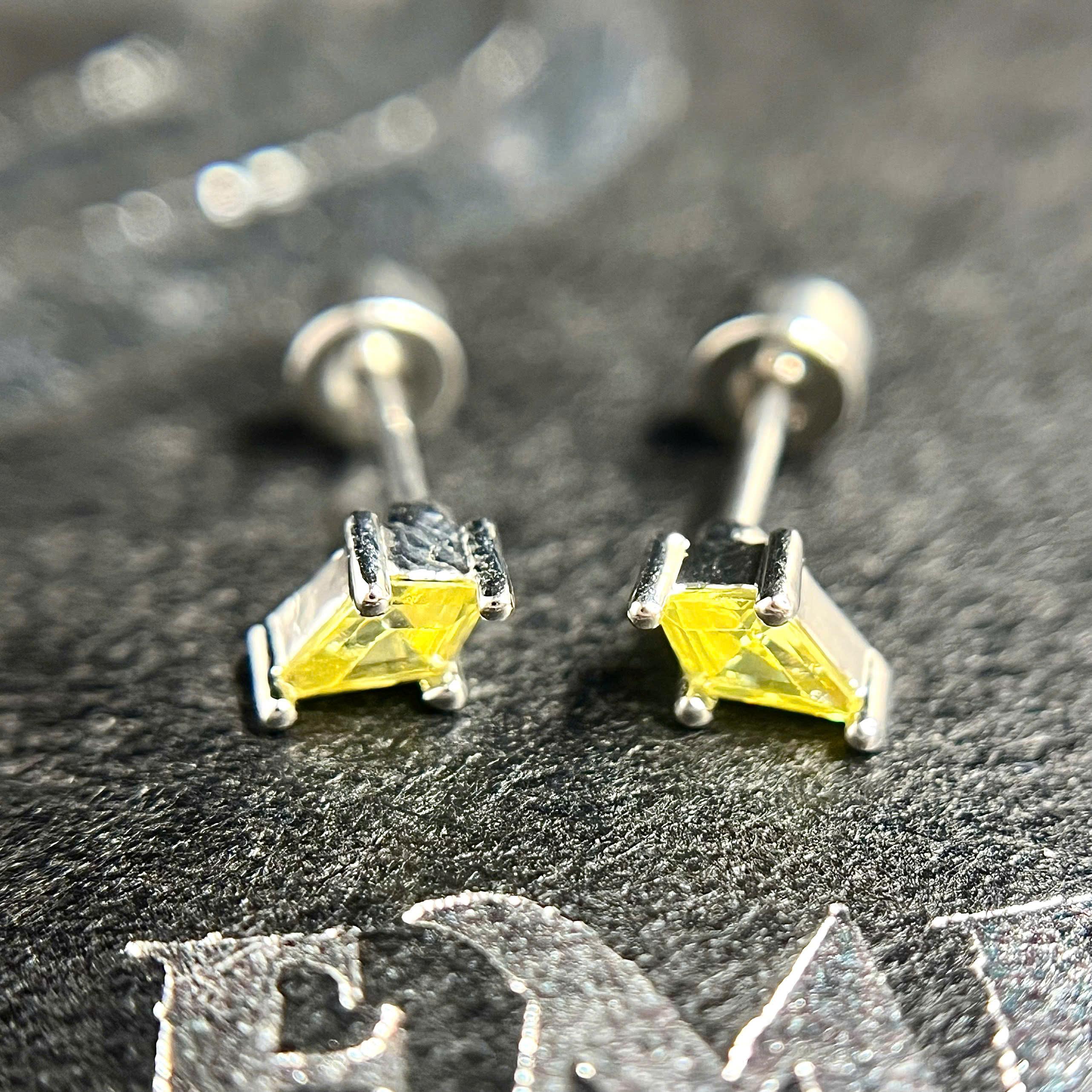 Khuyên kiểu đá hình thoi vàng bi vặn_thumbnail_1