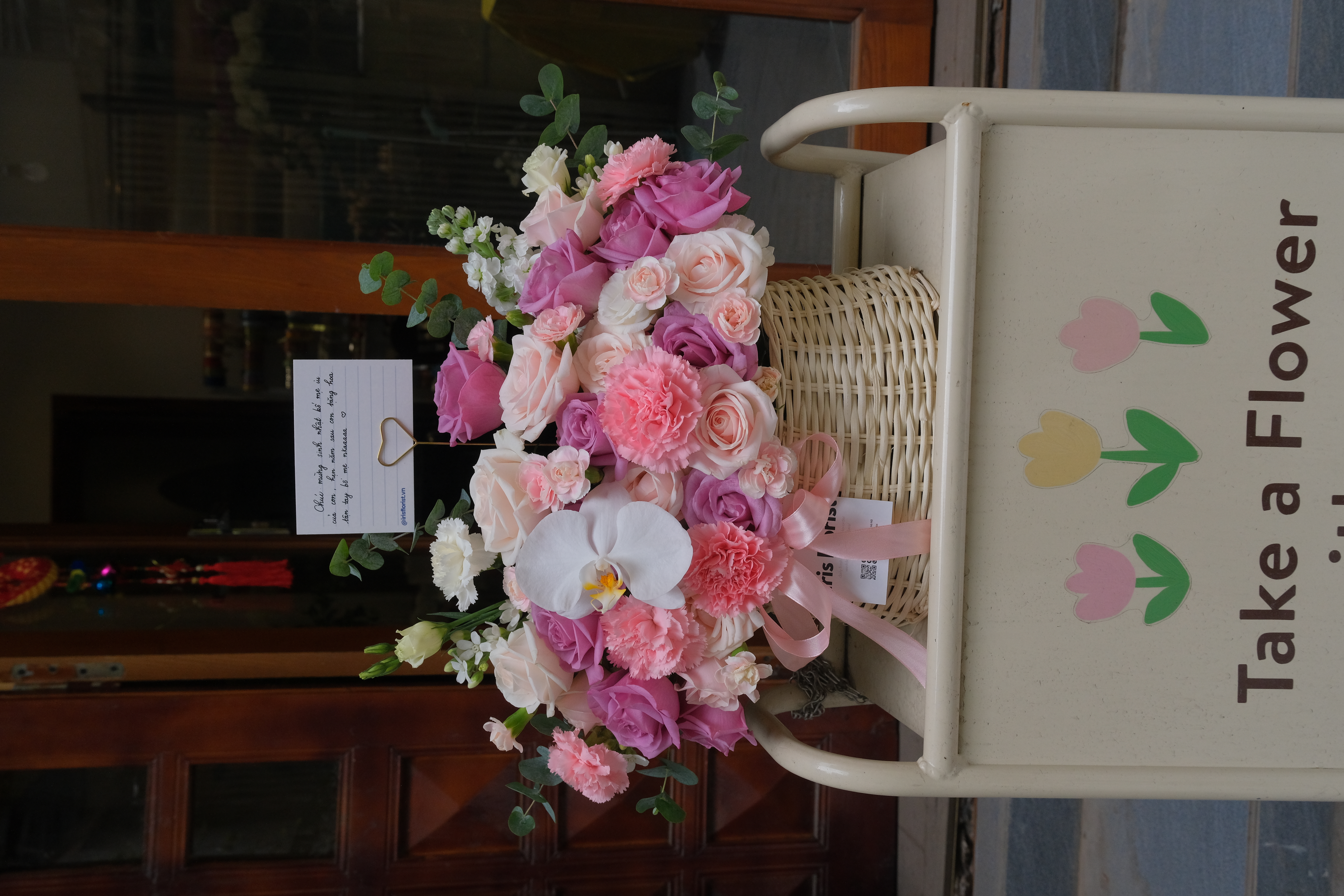 Giỏ hoa tím hồng mix lan hồ điệp