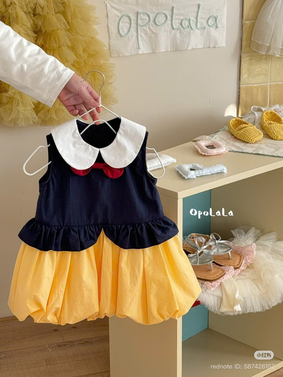 C214 - Váy thô cổ sen nơ đỏ phối vàng hãng Opolala