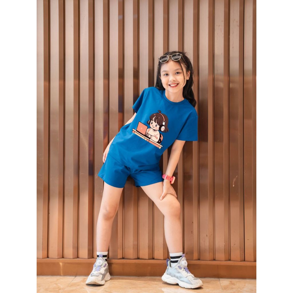 Bộ đồ bé gái in hình 'Em bé ngồi học' - Loza Kids SB18