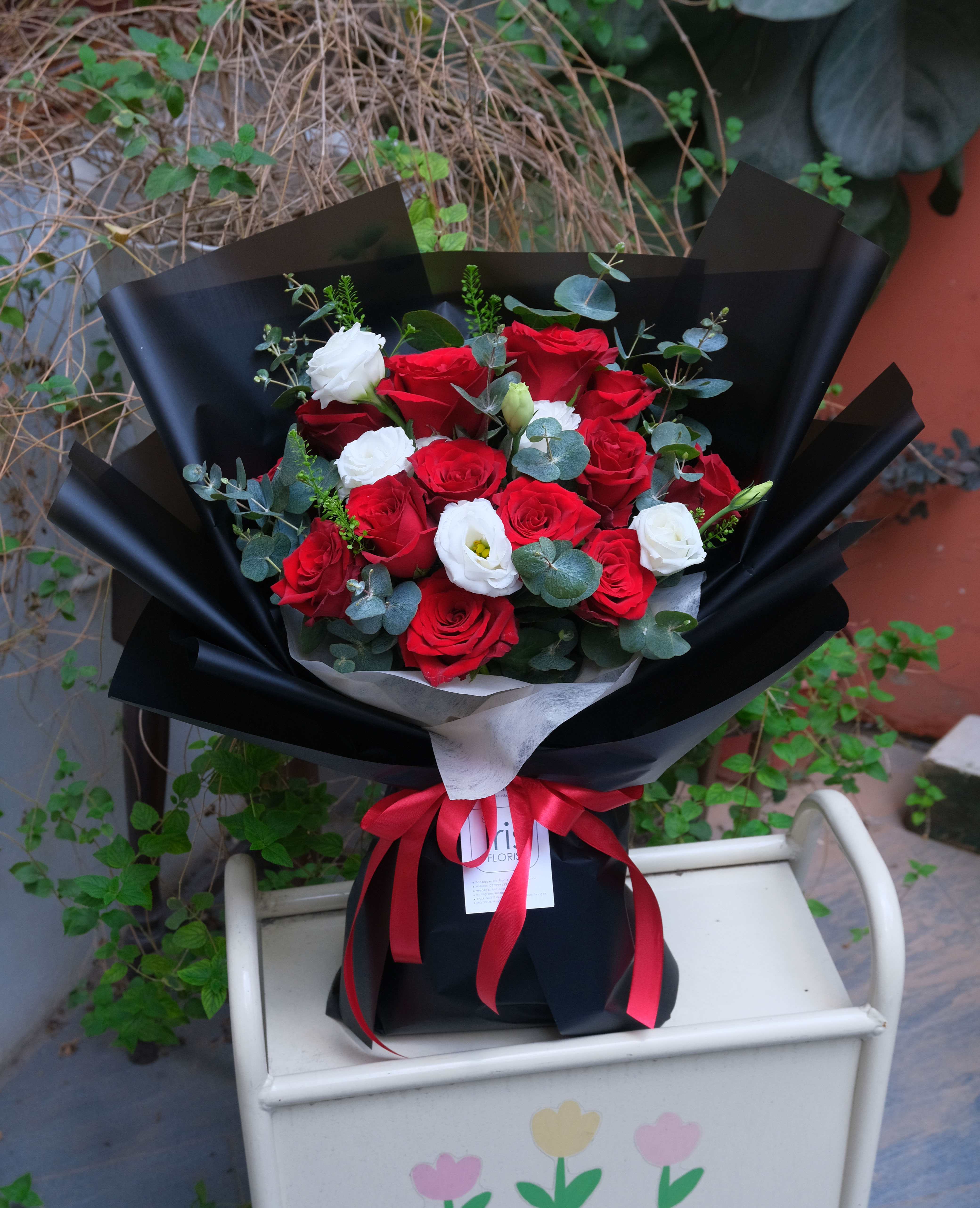 Bó hồng đỏ mix trắng - Size M