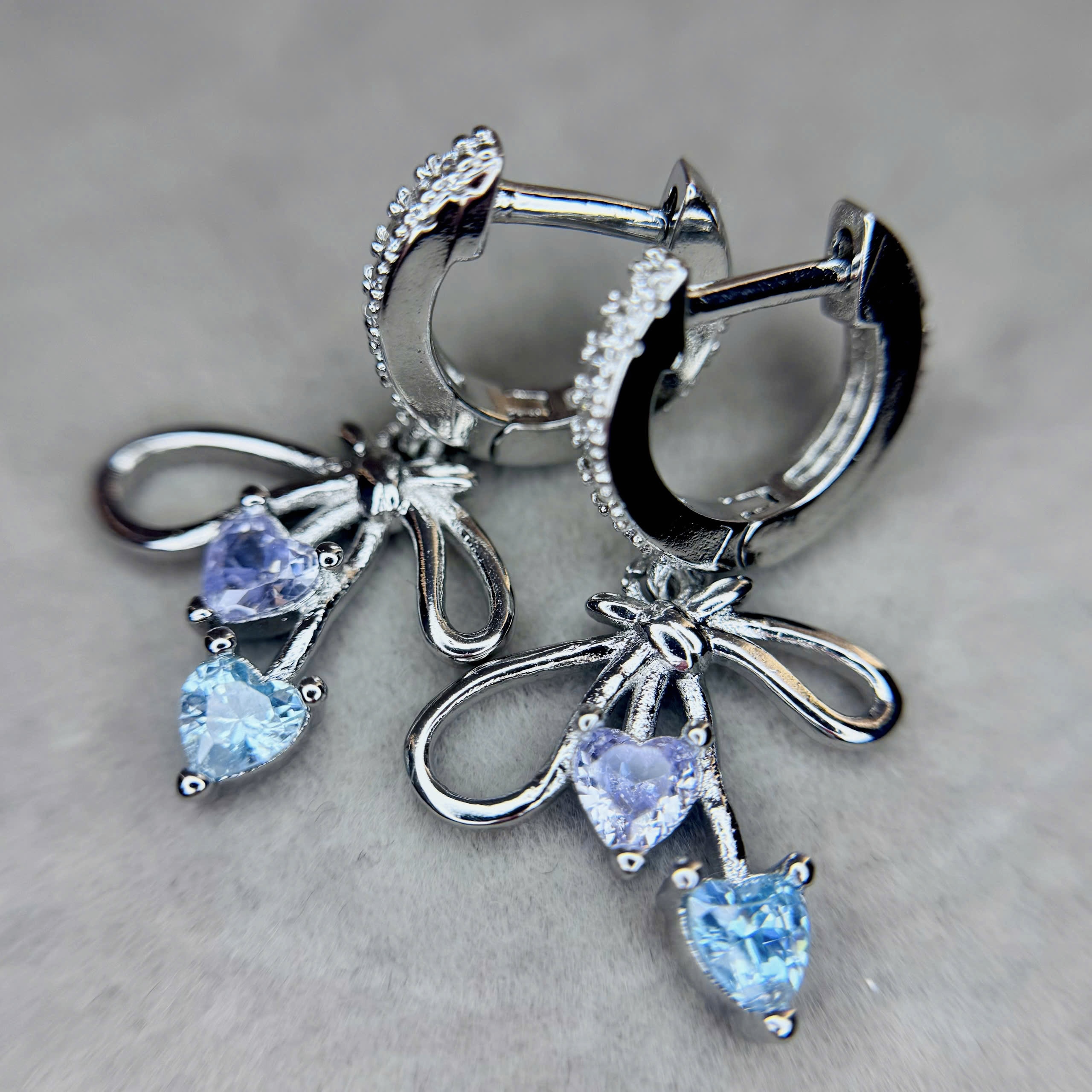 Khuyên vòng kiểu nơ rơi đá xanh tím size 10_thumbnail_1