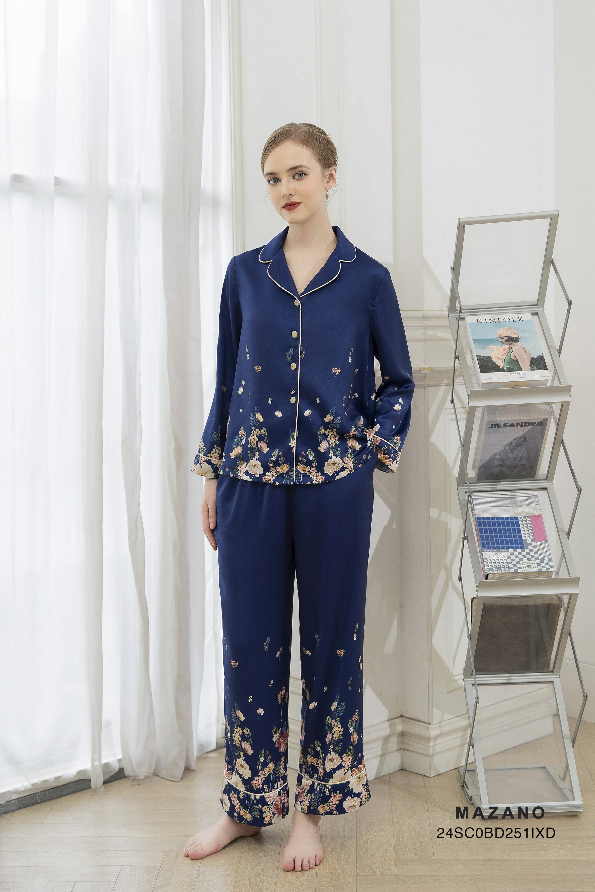 Bộ mặc nhà suông Vải lụa   Họa tiết in hoa bố cục  Cổ bẻ ve Tay dài Dài quần tới mắt cá chân