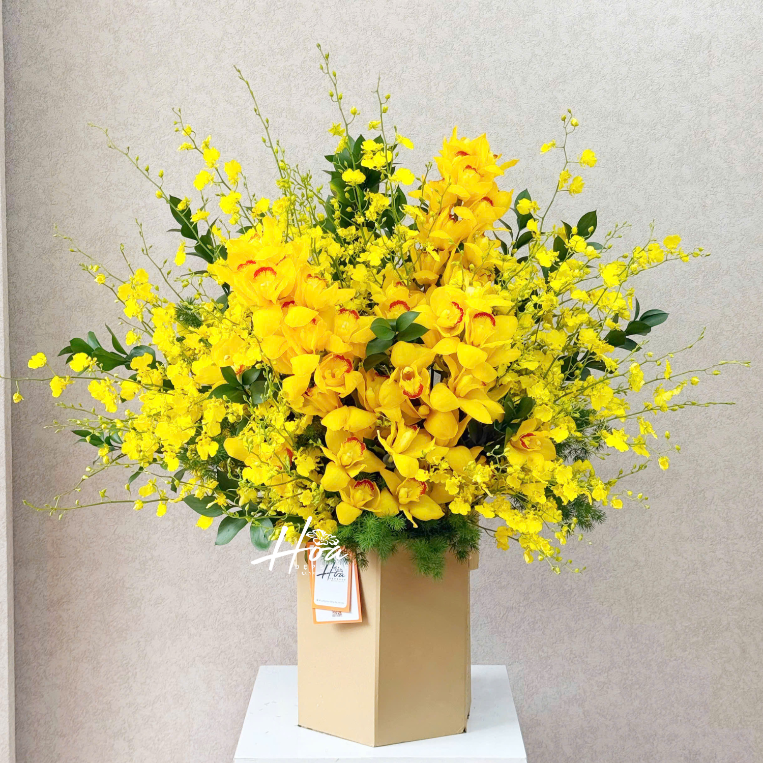 Giỏ hoa vũ nữ sang trọng