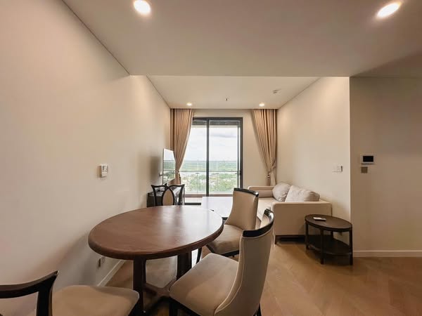 Cần cho thuê căn hộ 3PN nội thất đẹp, tầng cao thoáng mát