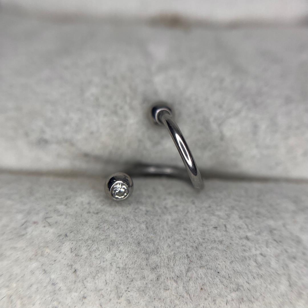 Xoắn 1 vòng đính đá.