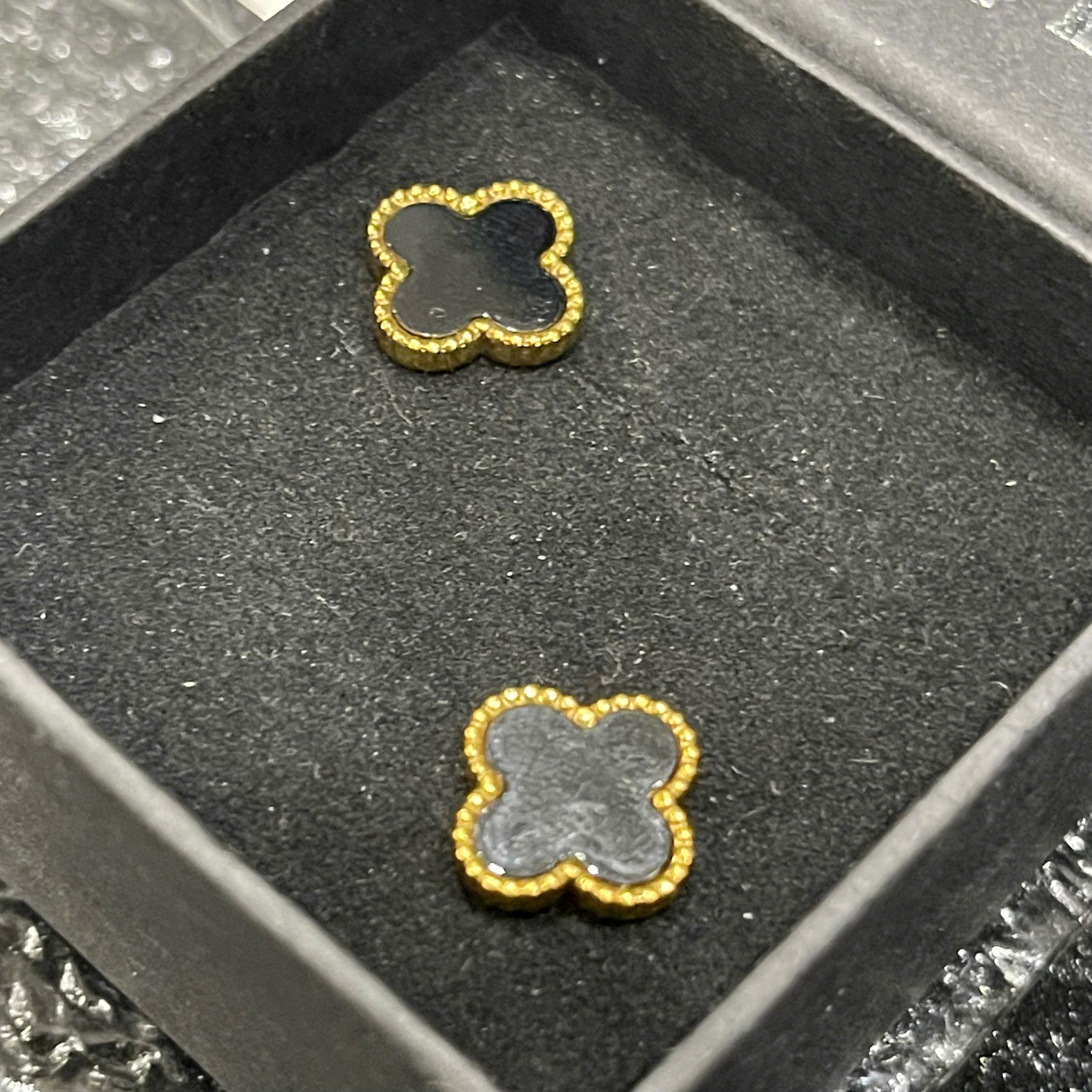 khuyên kiểu cặp cỏ bốn lá màu đen tuyền bí viền bi vàng bí ẩn ninja nhiệt huyết _thumbnail_1