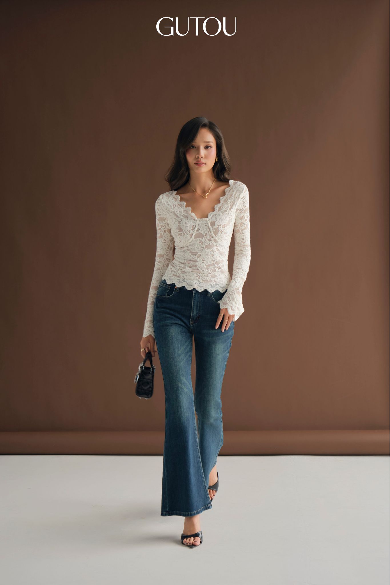 [ GUTOU ] Áo Ren Hoa Tay Dài Julie Lace