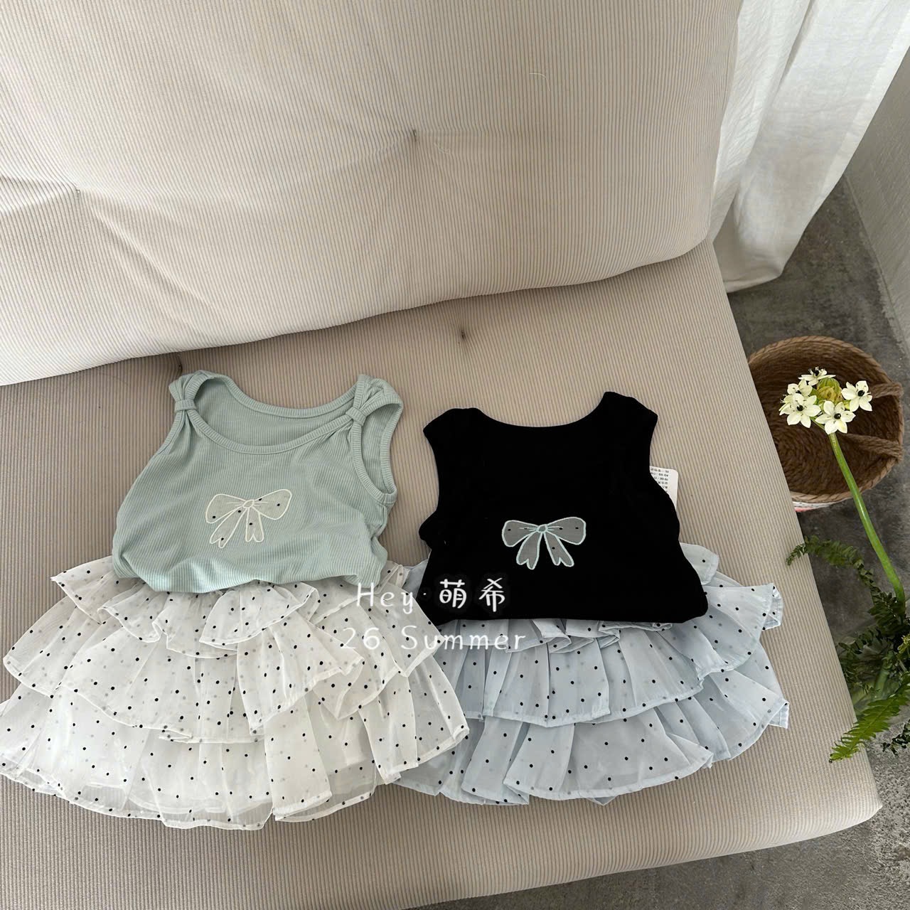 (E146) Set áo sát nách màu xanh kèm chân váy xoè tầng chấm bi hãng HMX