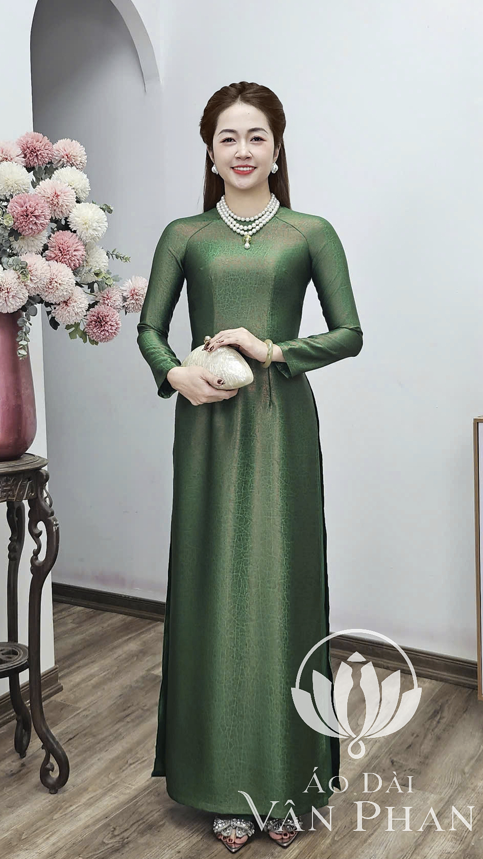 A3176 áo dài cổ khít tay đau lụa dubai sa mạc màu xanh lá cây_thumbnail_2