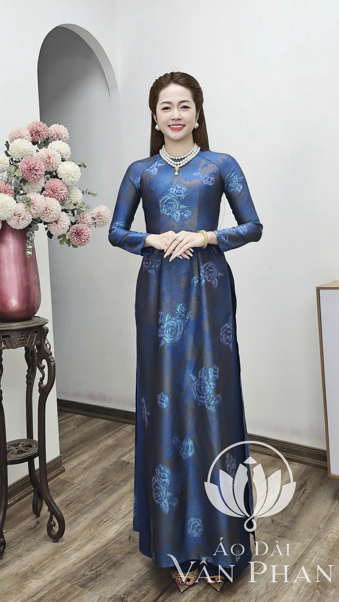 A3172 áo dài cổ khít tay dài lụa dubai titan màu xanh cổ vịt