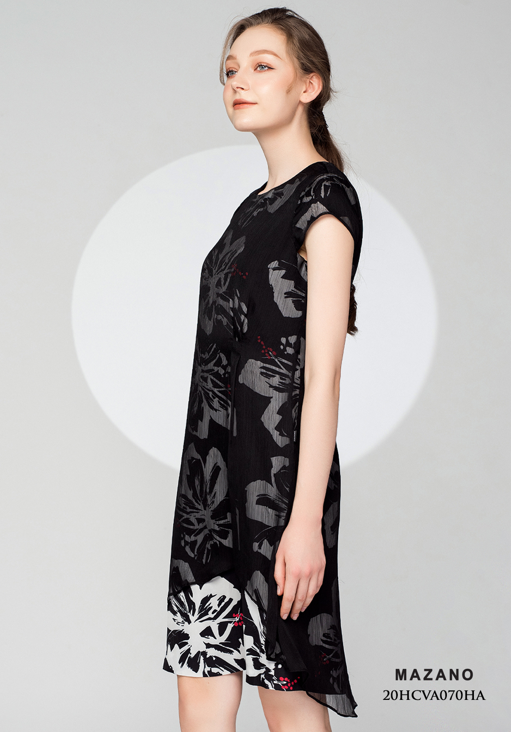Đầm đen phủ layer dáng A