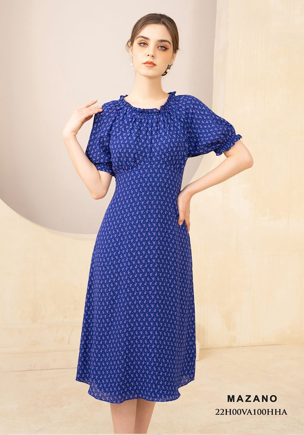 Đầm nền xanh họa tiết tay bồng_thumbnail_3