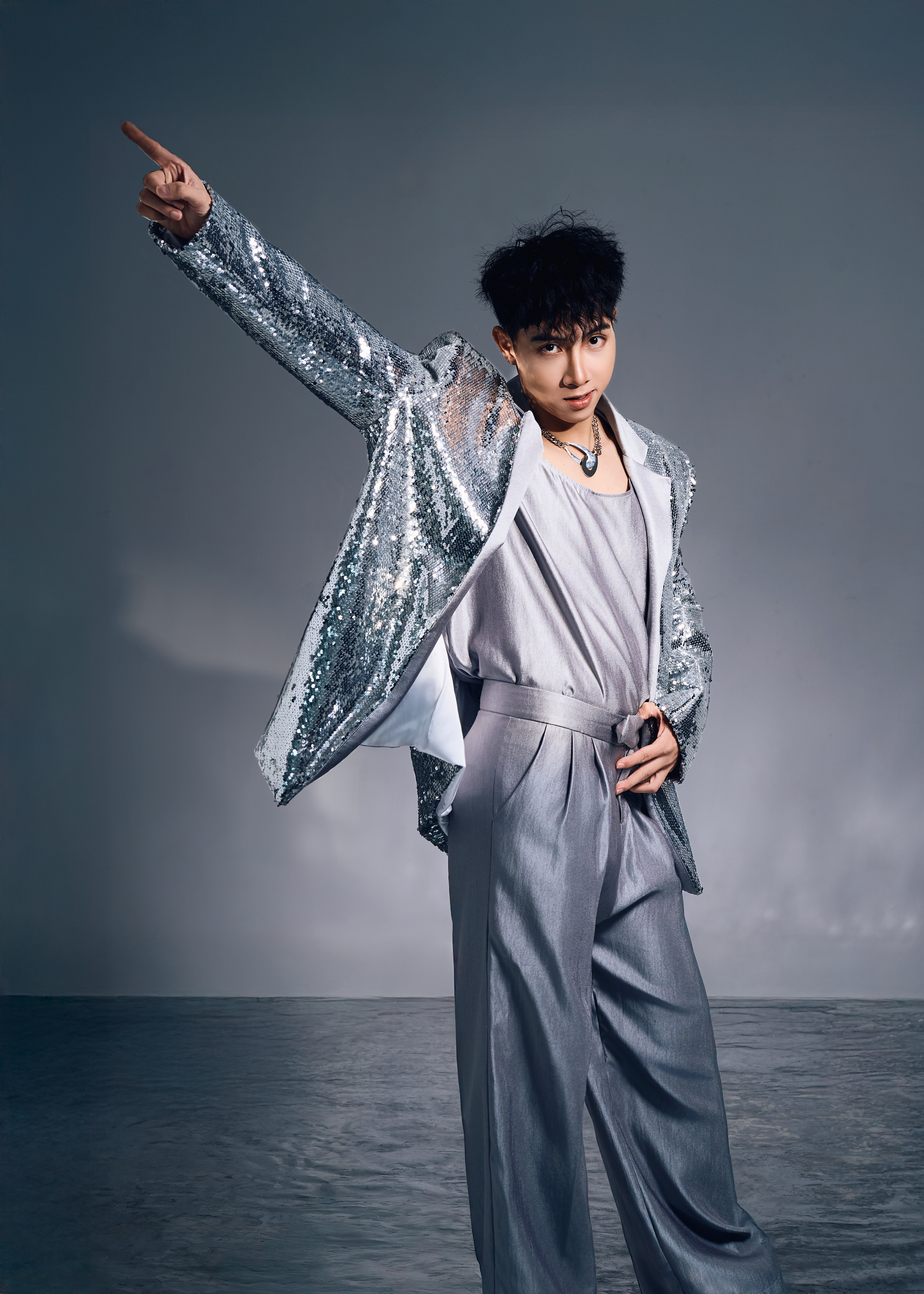 Vest ánh bạc sequin – Biểu tượng của sự tỏa sáng và cá tính đương đại_thumbnail_3