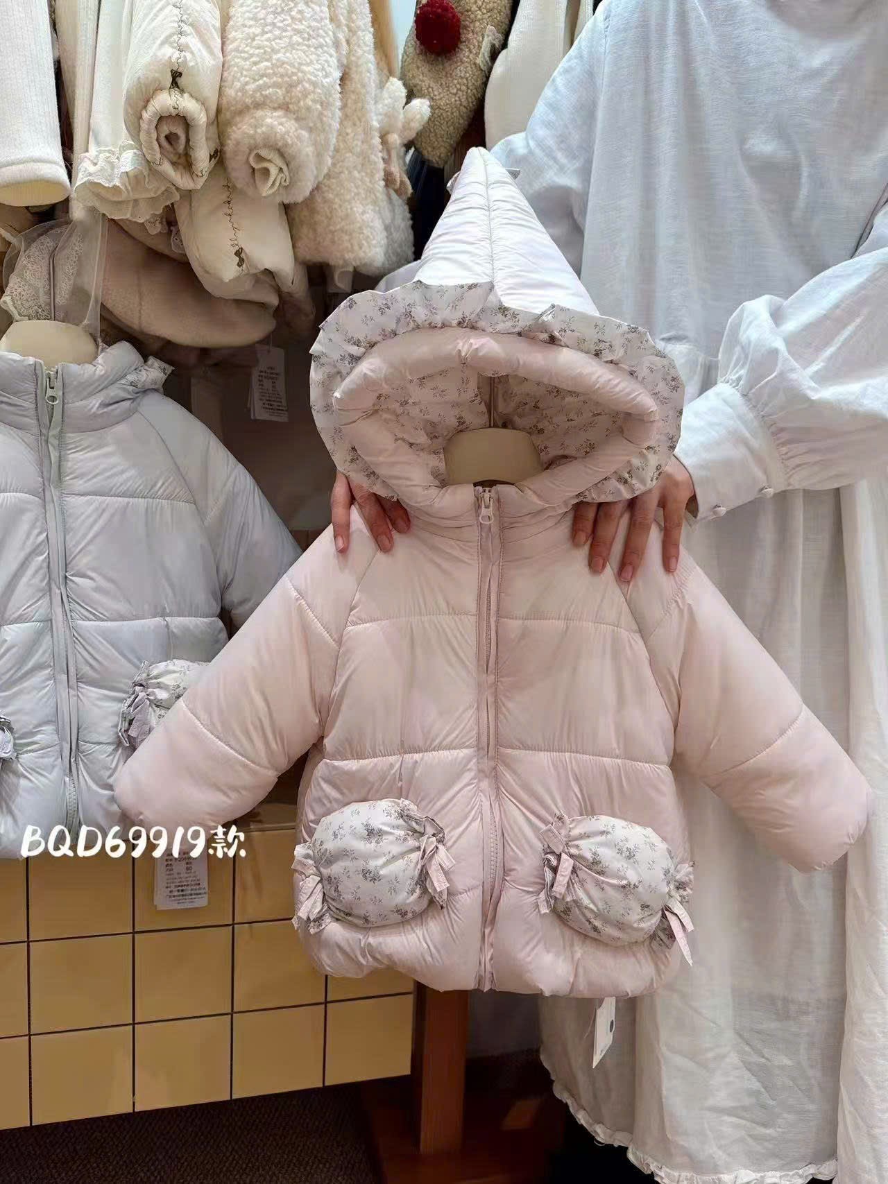 (M140) Áo phao trần bông viền bèo có mũ và túi màu hồng nhạt_thumbnail_0