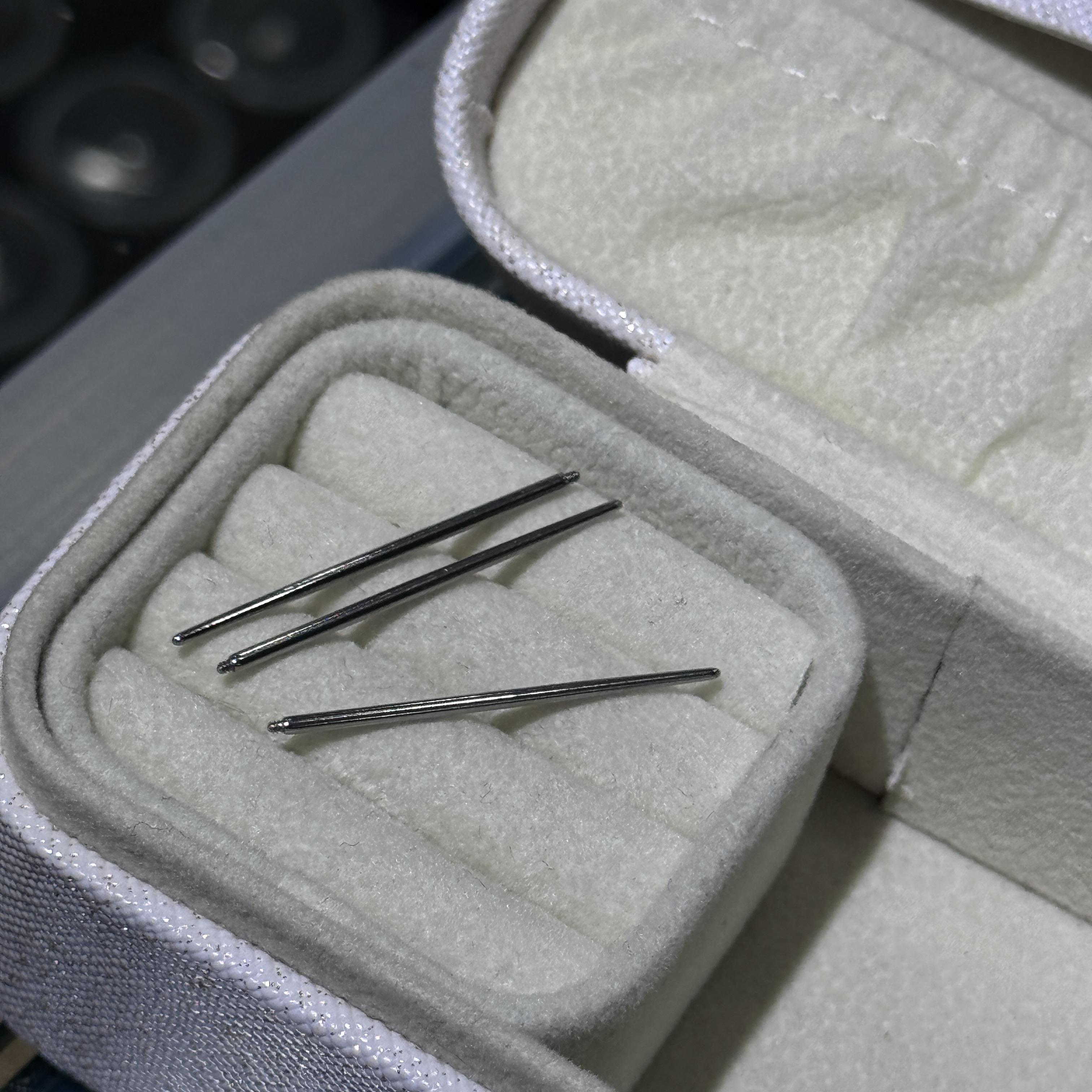 pin tapper hỗ trợ đeo khuyên ren trong size 1.6mm_thumbnail_2