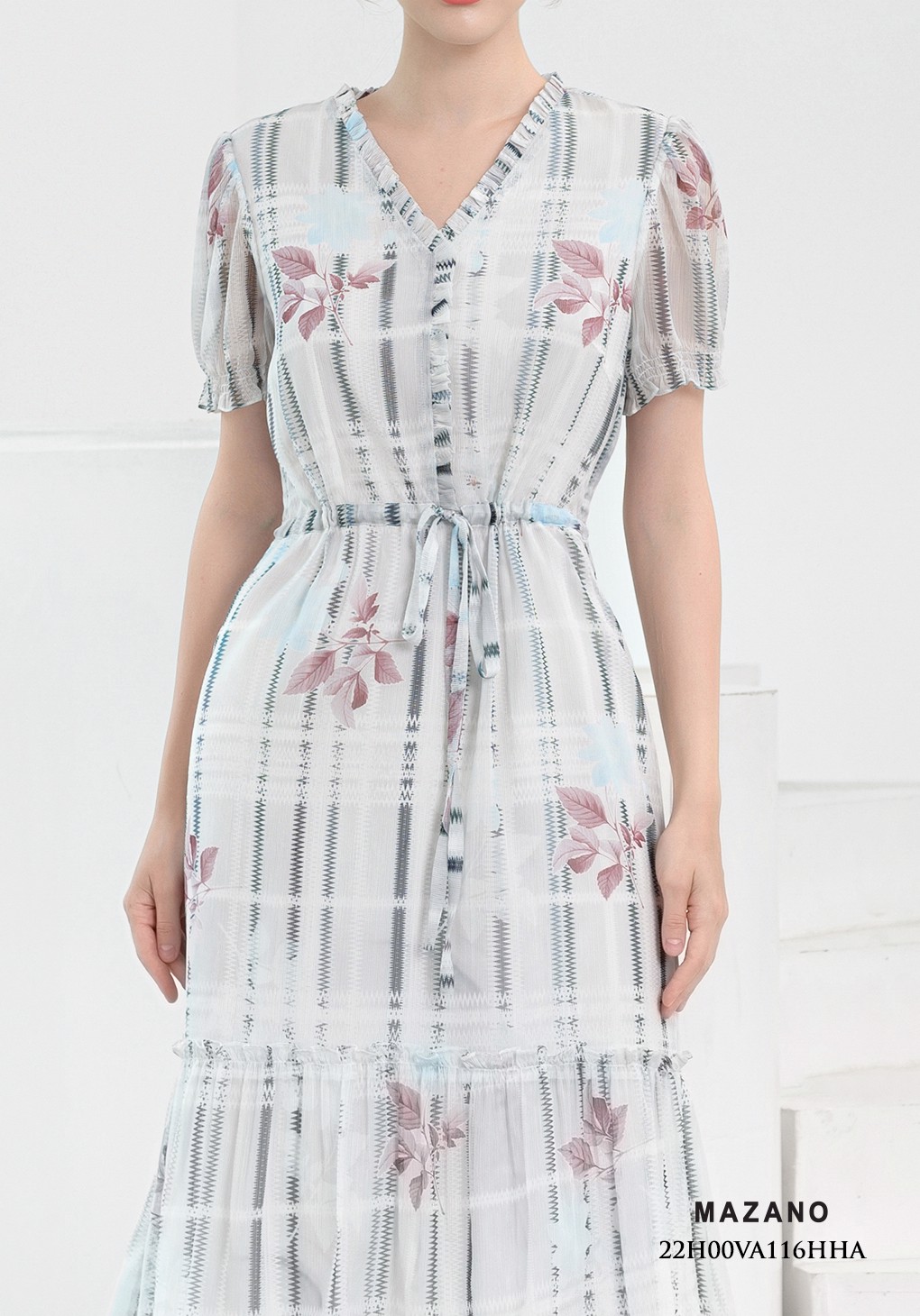 Đầm họa tiết thắt dây chân xòe