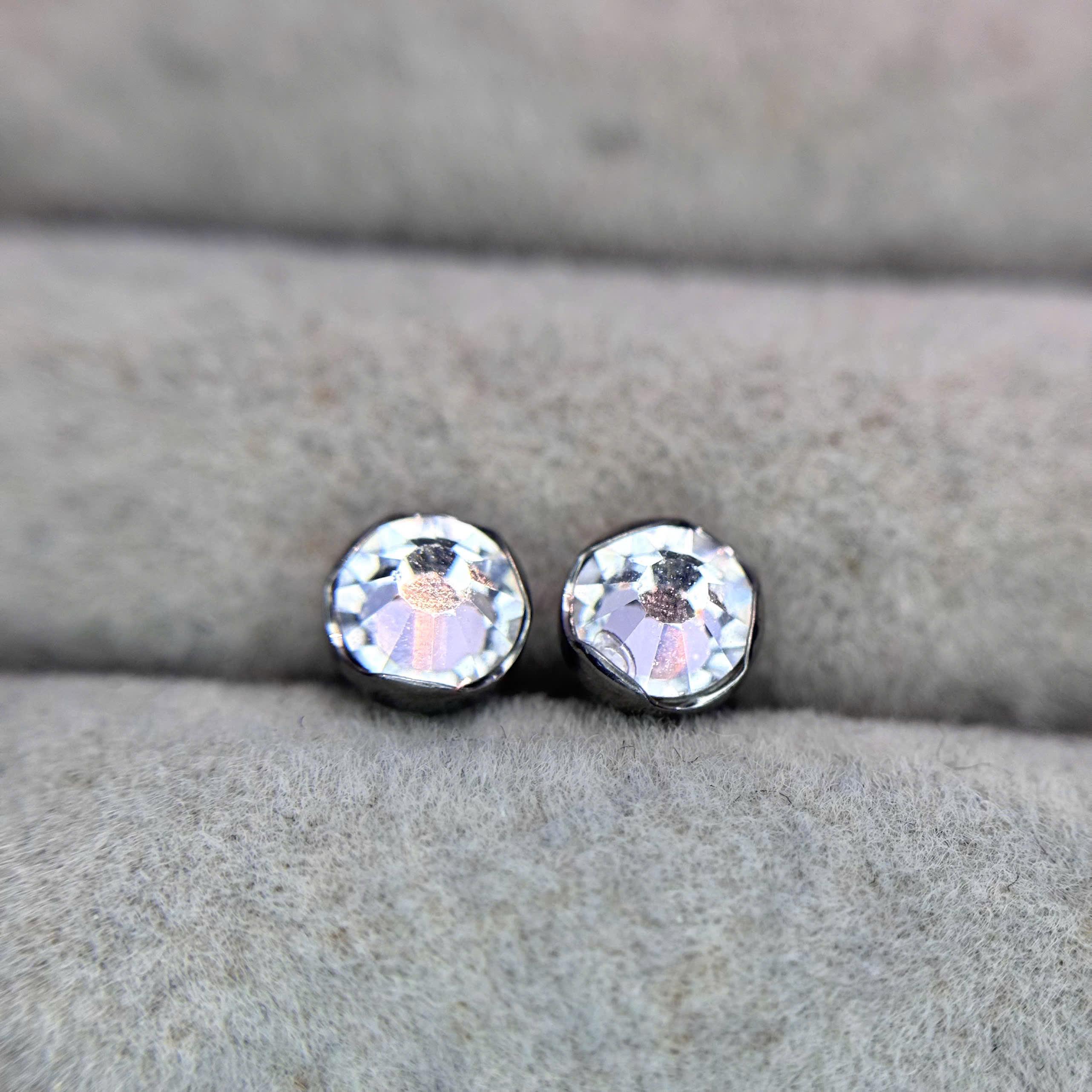 Charm cấy titan size 5 bo viền trắng_thumbnail_3