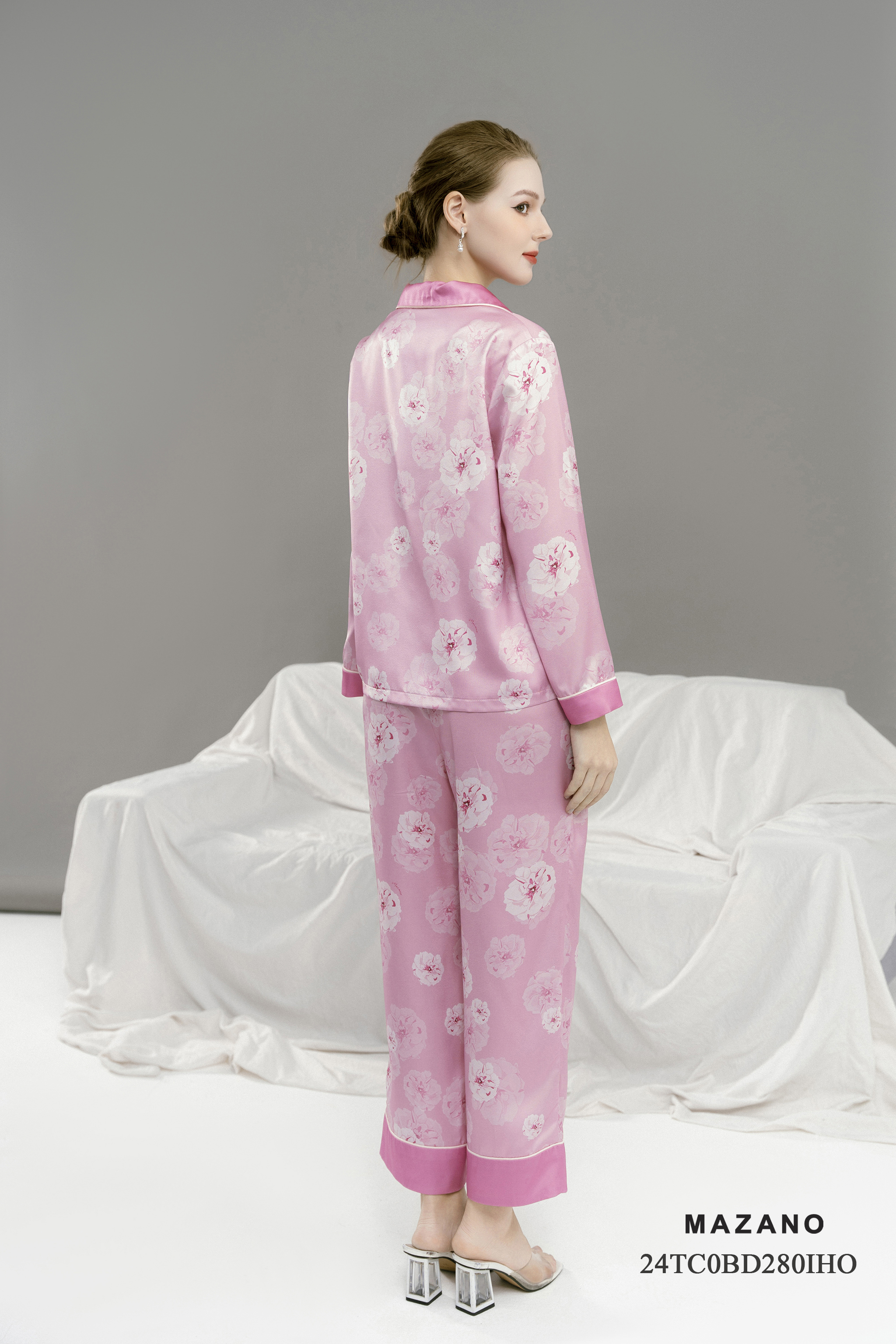 Bộ mặc nhà Vải lụa dày Hoạ tiết hoa  cách điệu Cổ bẻ Tay dài Dài đến đến mắt cá chânBD280IHO_thumbnail_4