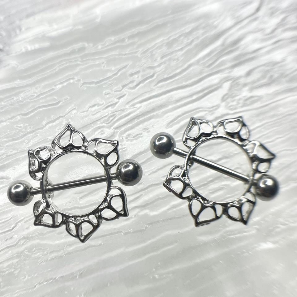 Khuyên Ti cánh lá rỗng.