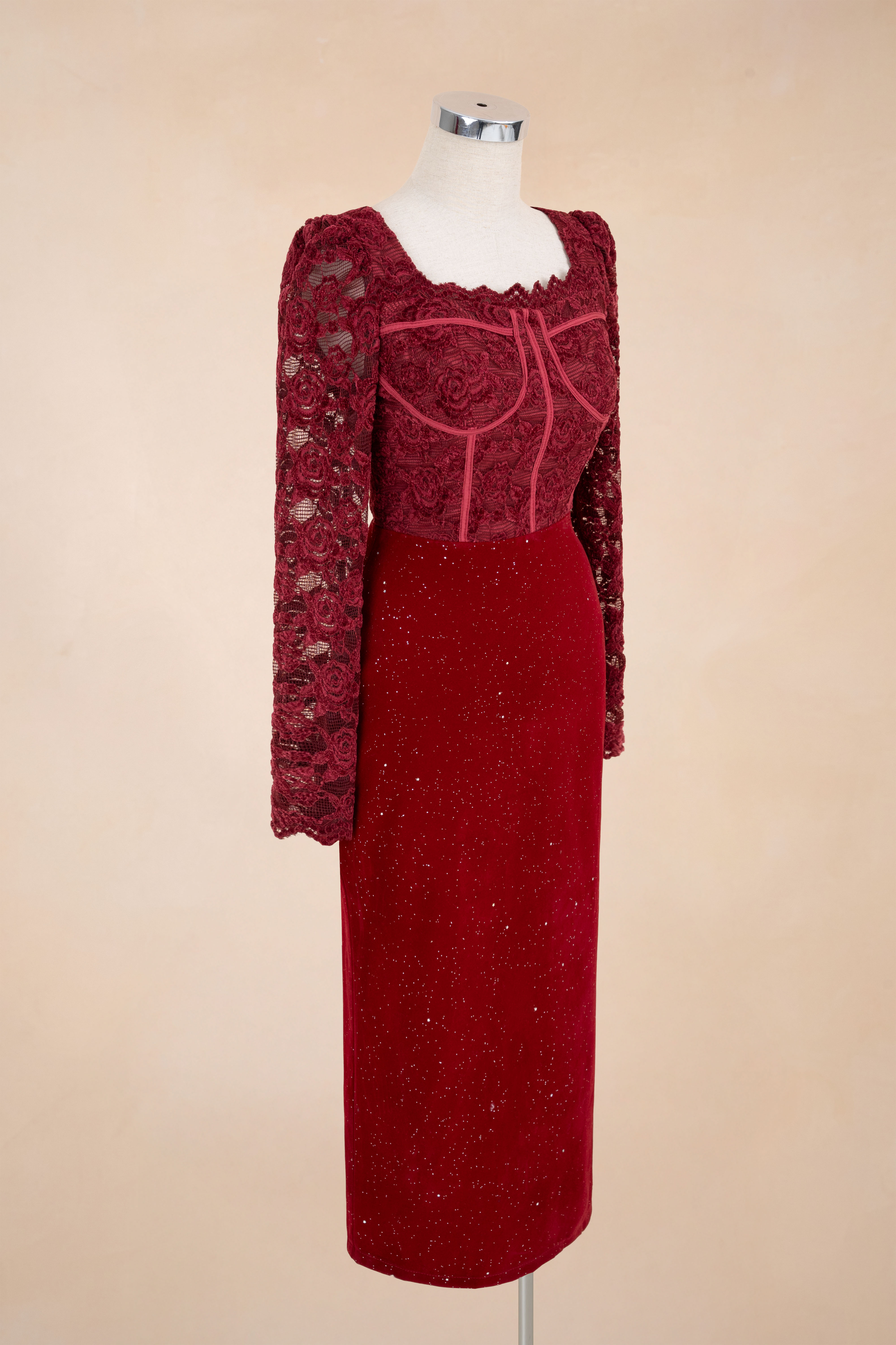 Đầm Bút Chì Nhung Chấm Nhũ Phối Ren