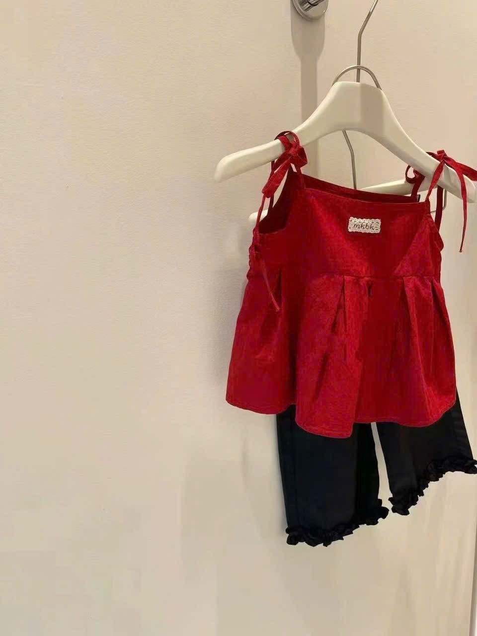 S27 Set áo dây đỏ và quần thô đen siu mát mềm_thumbnail_0