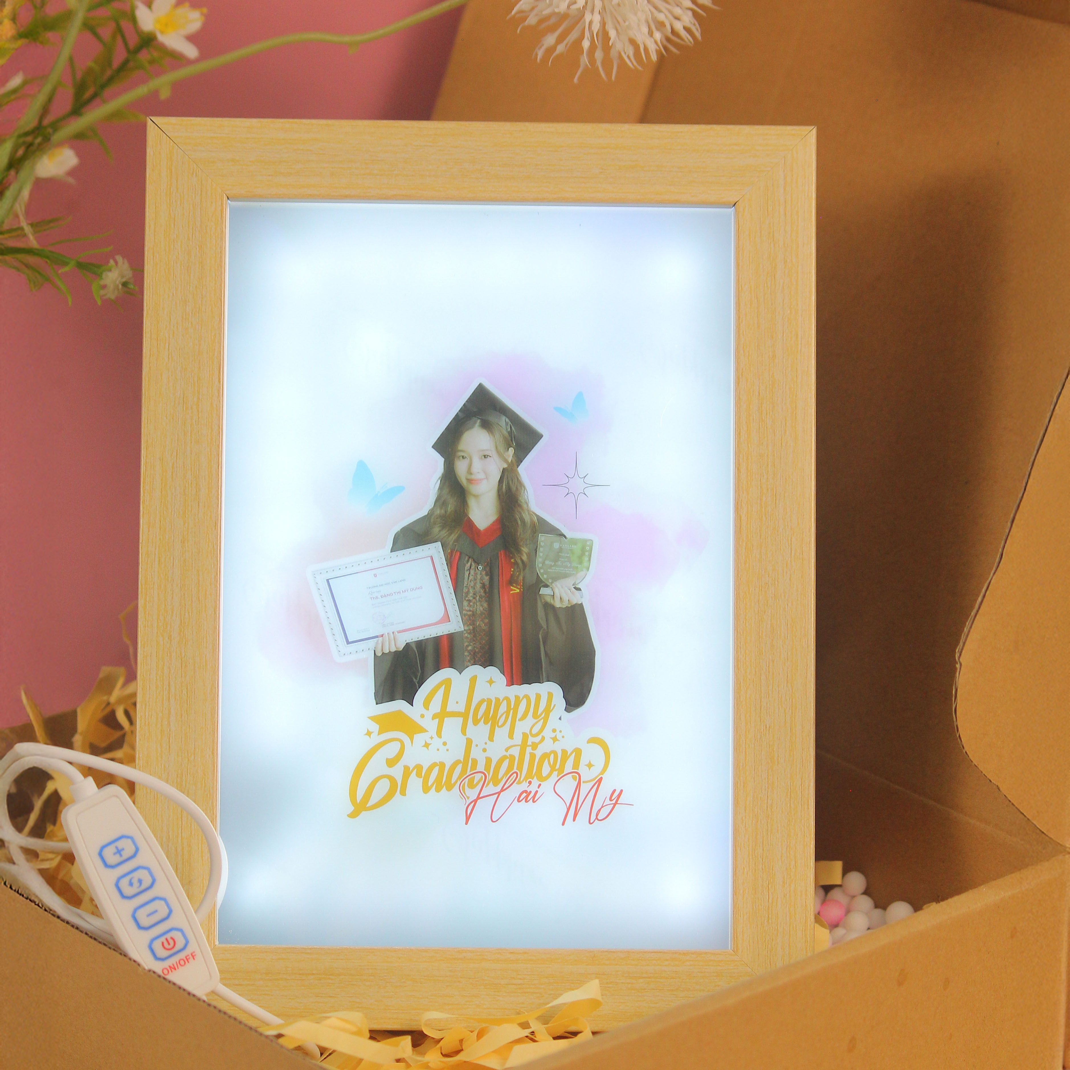 Tranh Gương Đèn Led In Ảnh Cá Nhân Hóa – Quà Tặng Tốt Nghiệp Ý Nghĩa Dành Cho Bạn Bè, Người Thân Kỷ Niệm Ngày Ra Trường_thumbnail_7