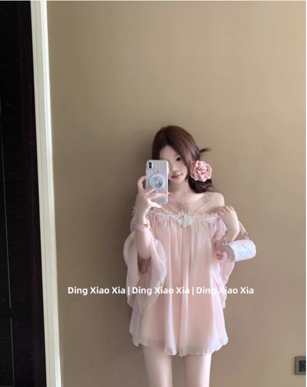 Áo Đầm Hồng Mỏng Dạng Đầm Xòe Phối Hoa_thumbnail_5