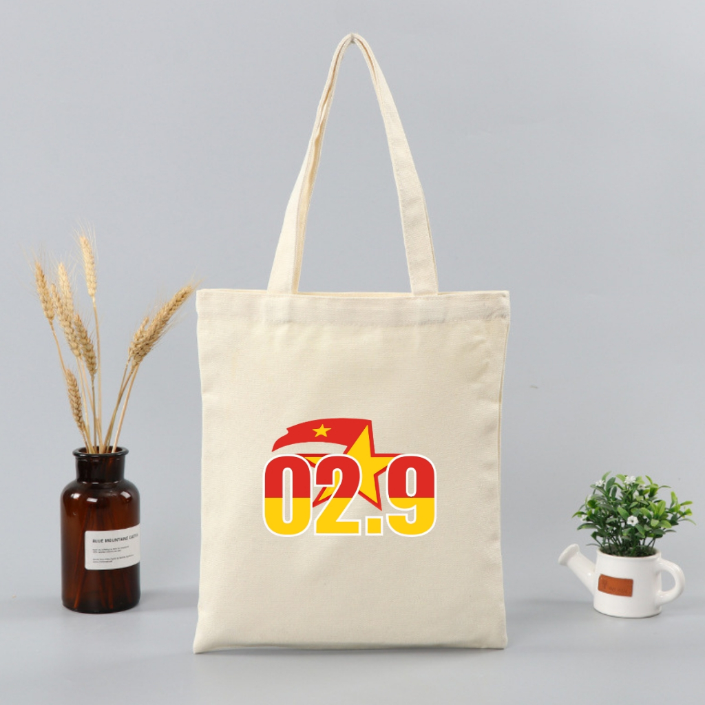 Túi tote vải canvas hình Quốc Khánh Việt Nam có khoá kéo, ngăn phụ - 𝐖𝐞 𝐓𝐞𝐞 TOTE05_thumbnail_2