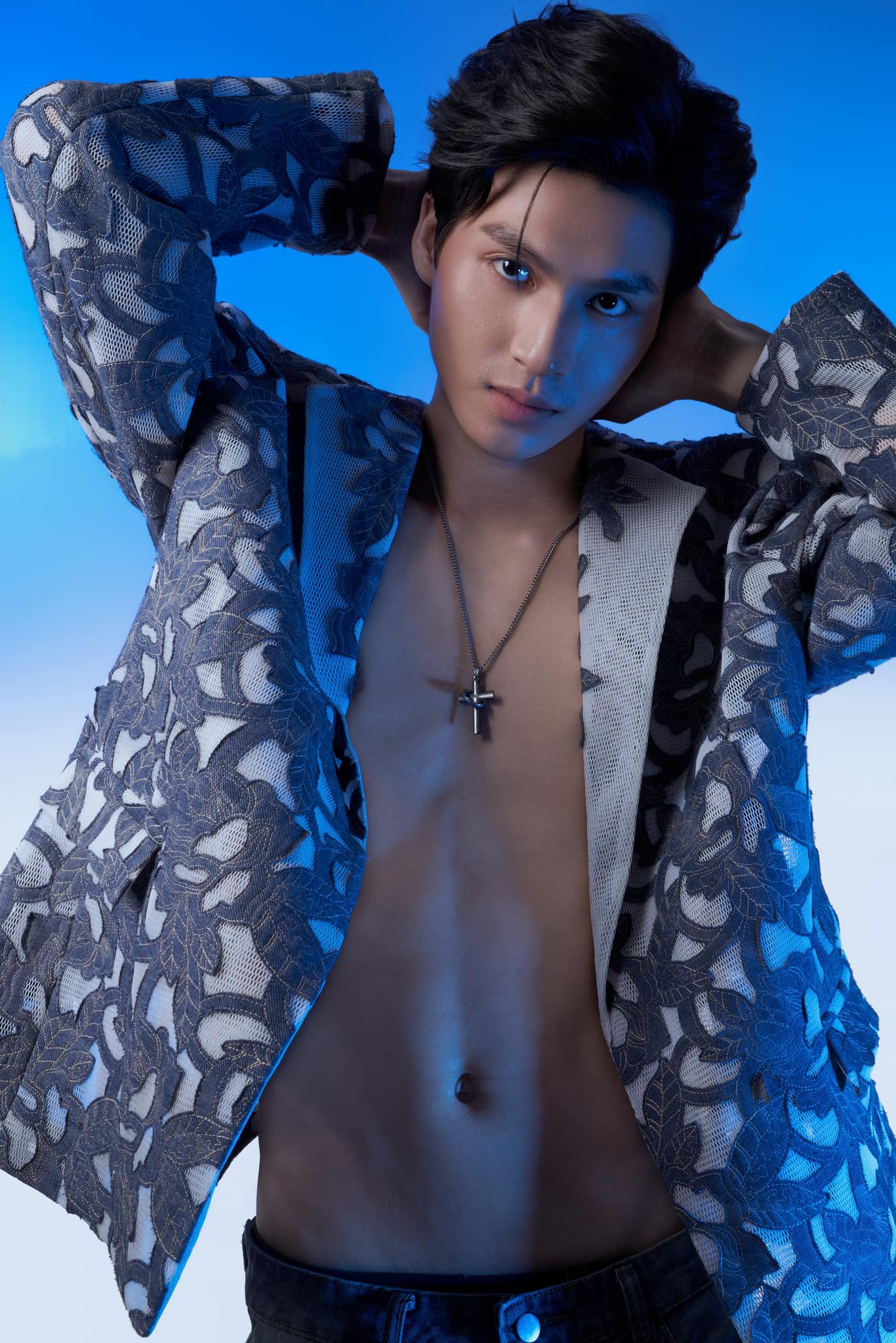 Suit ren họa tiết – Phóng khoáng & nghệ thuật