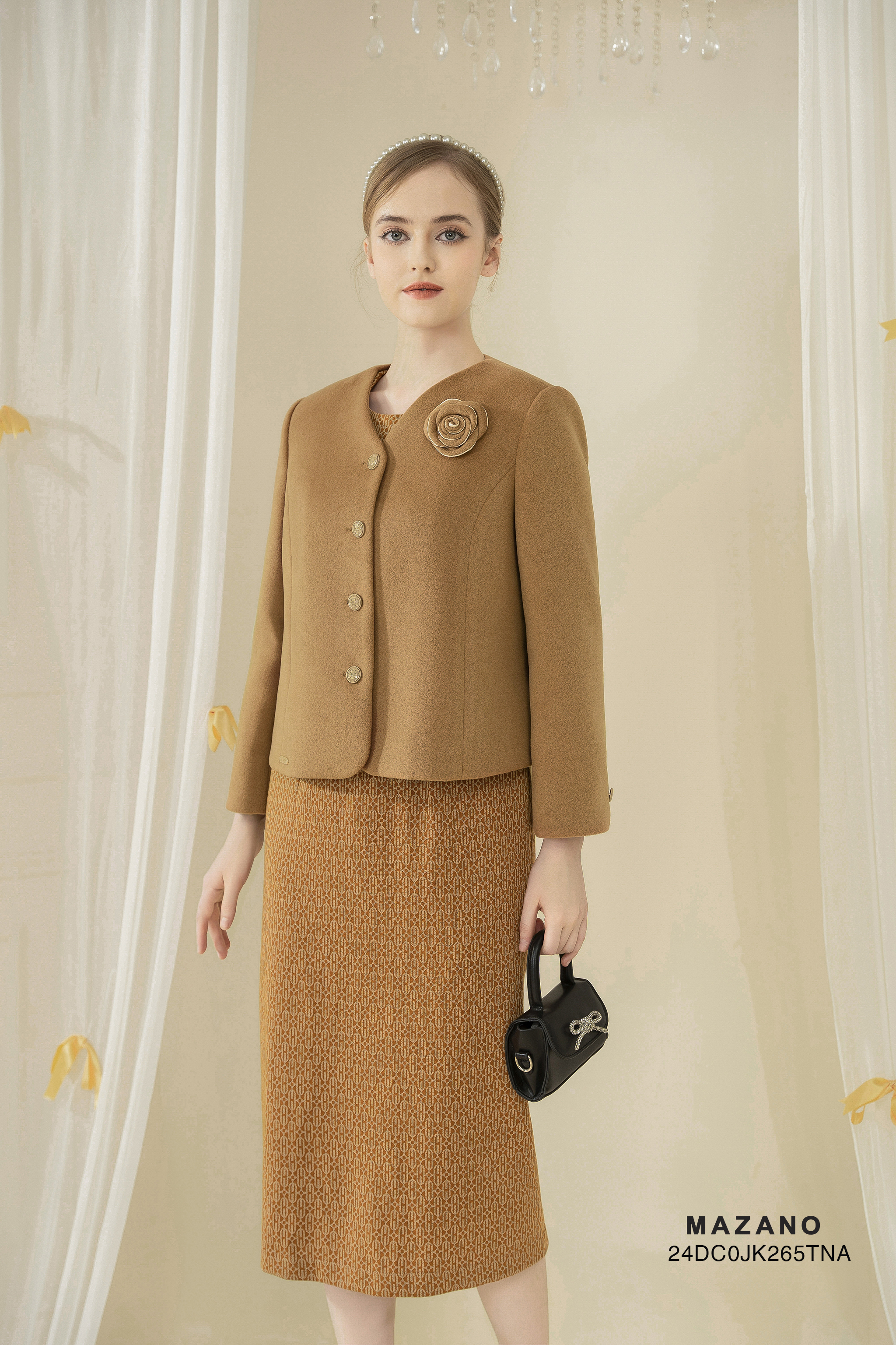 Áo khoác suông ngắn Vải Dạ nhập khẩu Đính trang trí hoa cuốn Vổ V Tay dài Dài qua eo_thumbnail_0