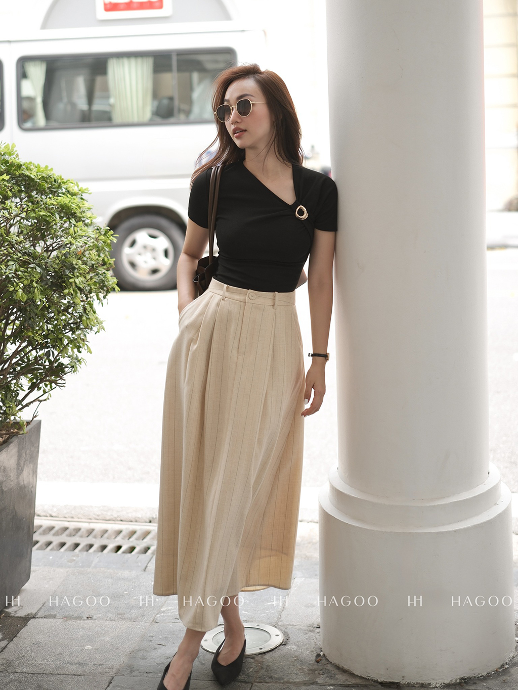 Áo ôm cổ lệch khuyên trang trí HAGOO