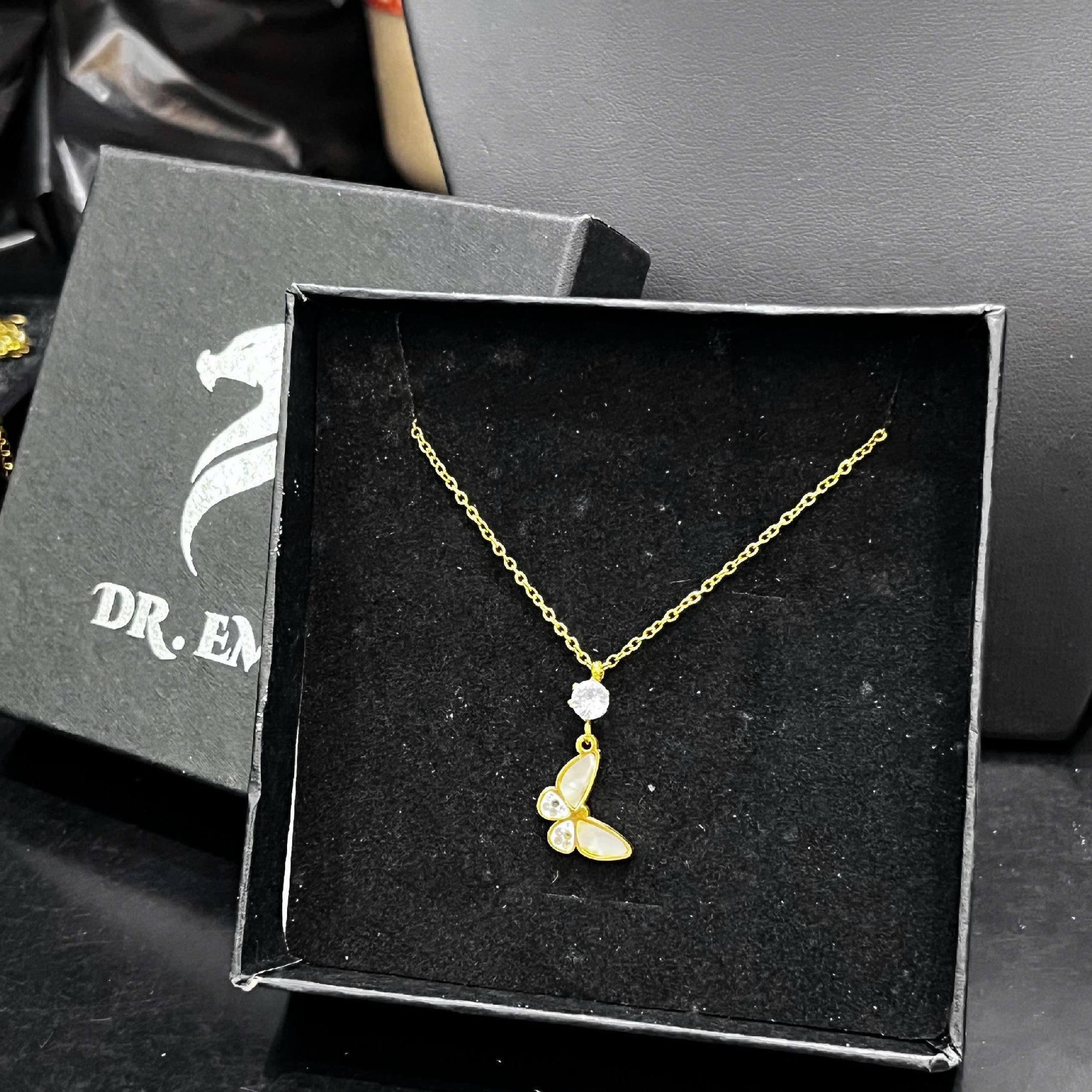 vòng cổ titan vàng charm kim cương rơi bướm trắng cánh kim cương_thumbnail_1