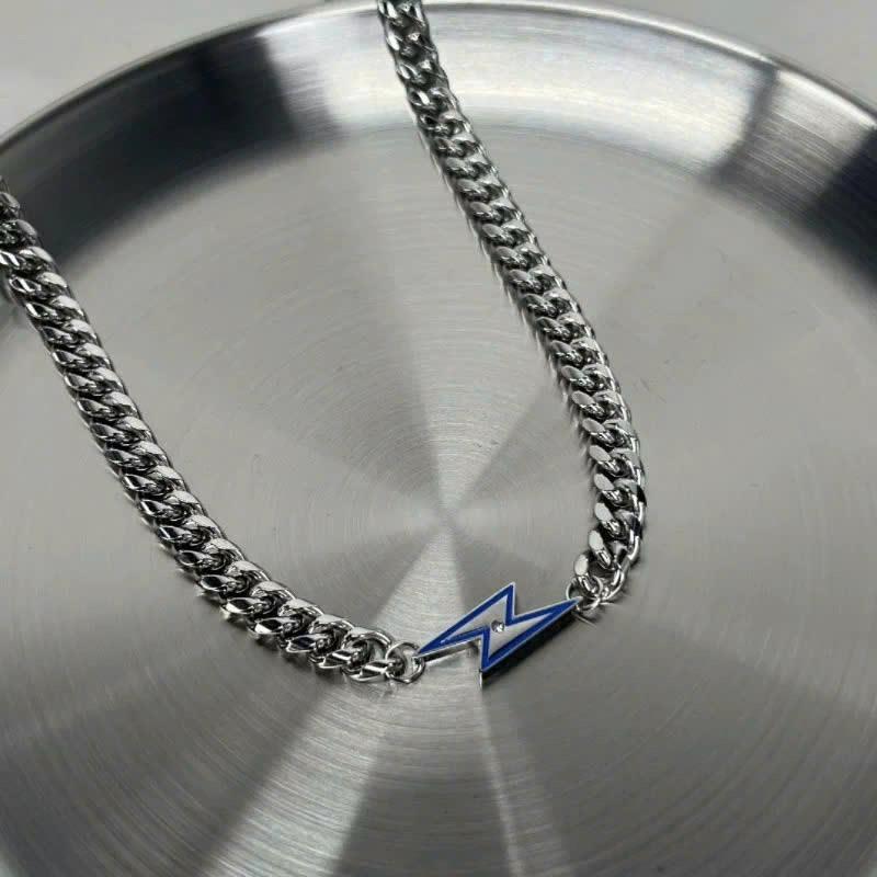 Vòng cổ titan sấm sét