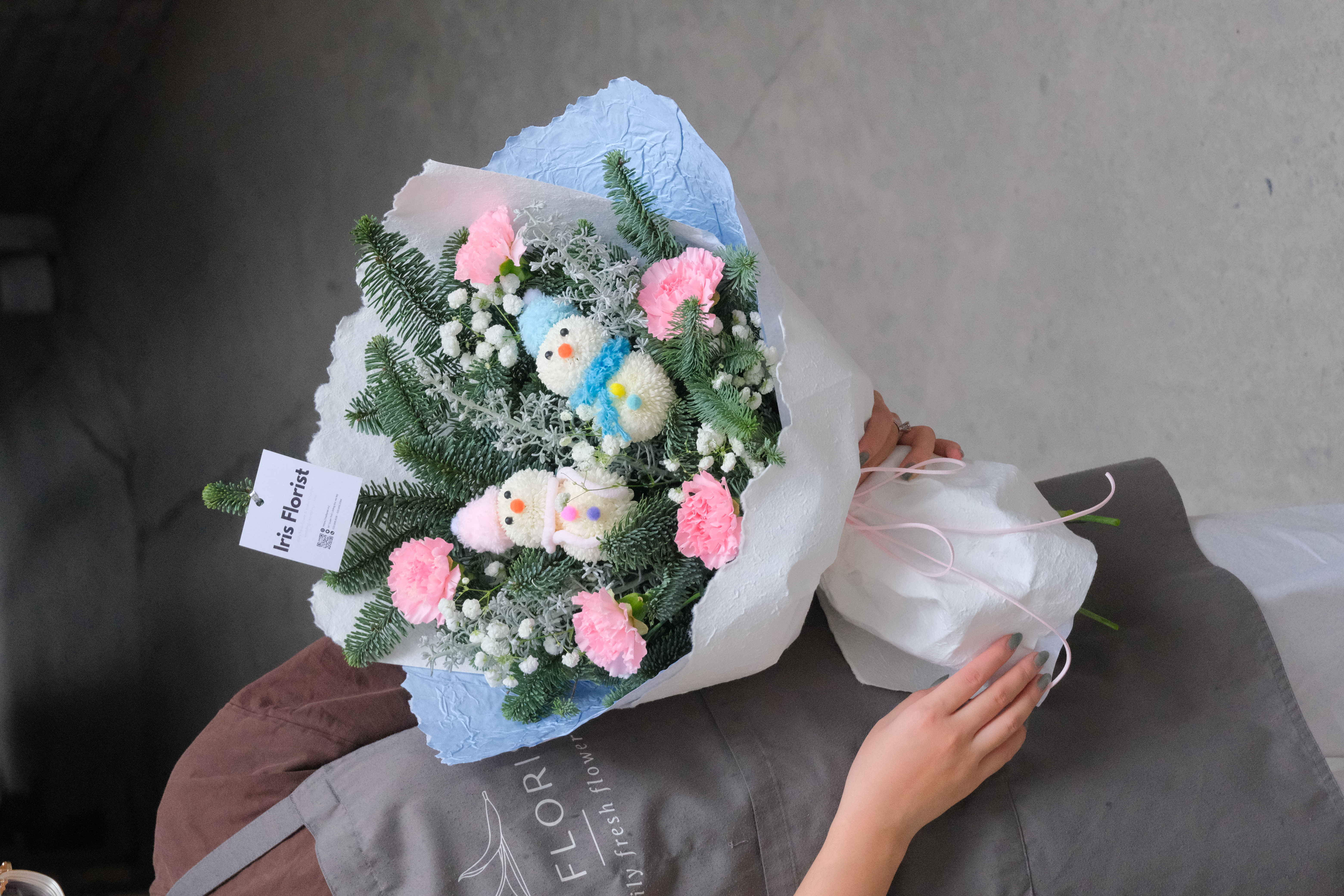 Bó hoa Thông Đan Mạch Nobilis mix Snow Man (ping pong)