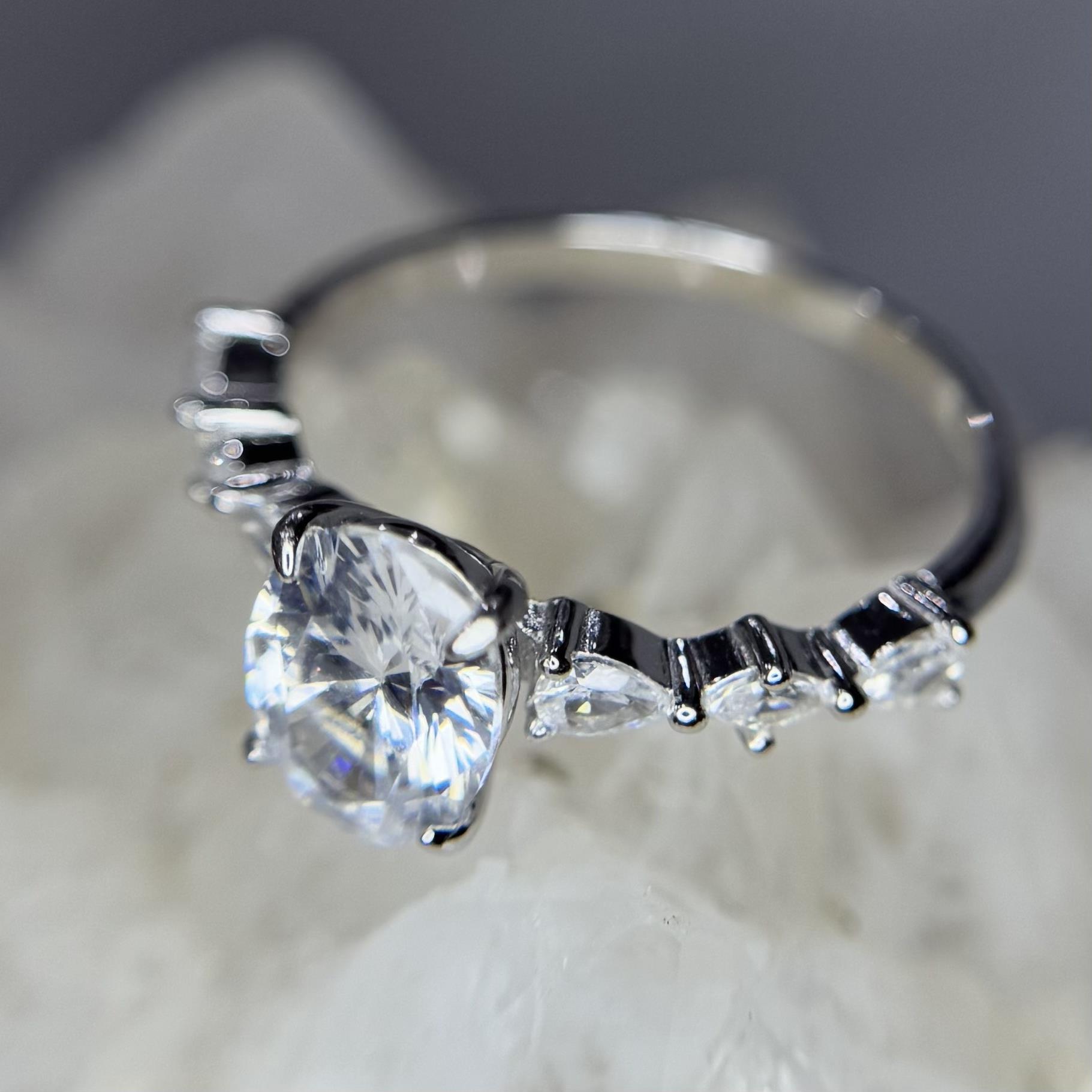 nhẫn bạc xi bạch kim kim cương bầu dục size 7_thumbnail_1