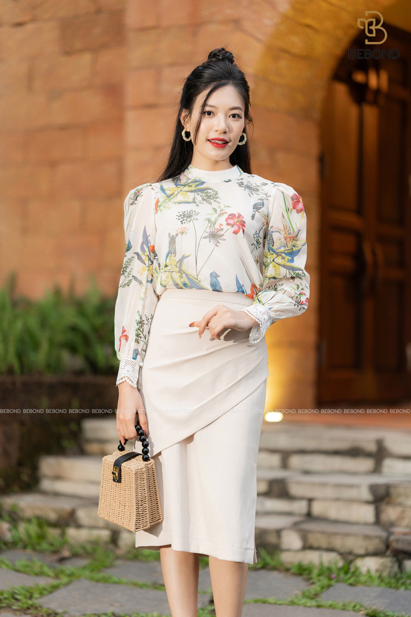 CHÂN VÁY ÔM XẺ CARYLN MÀU TRẮNG