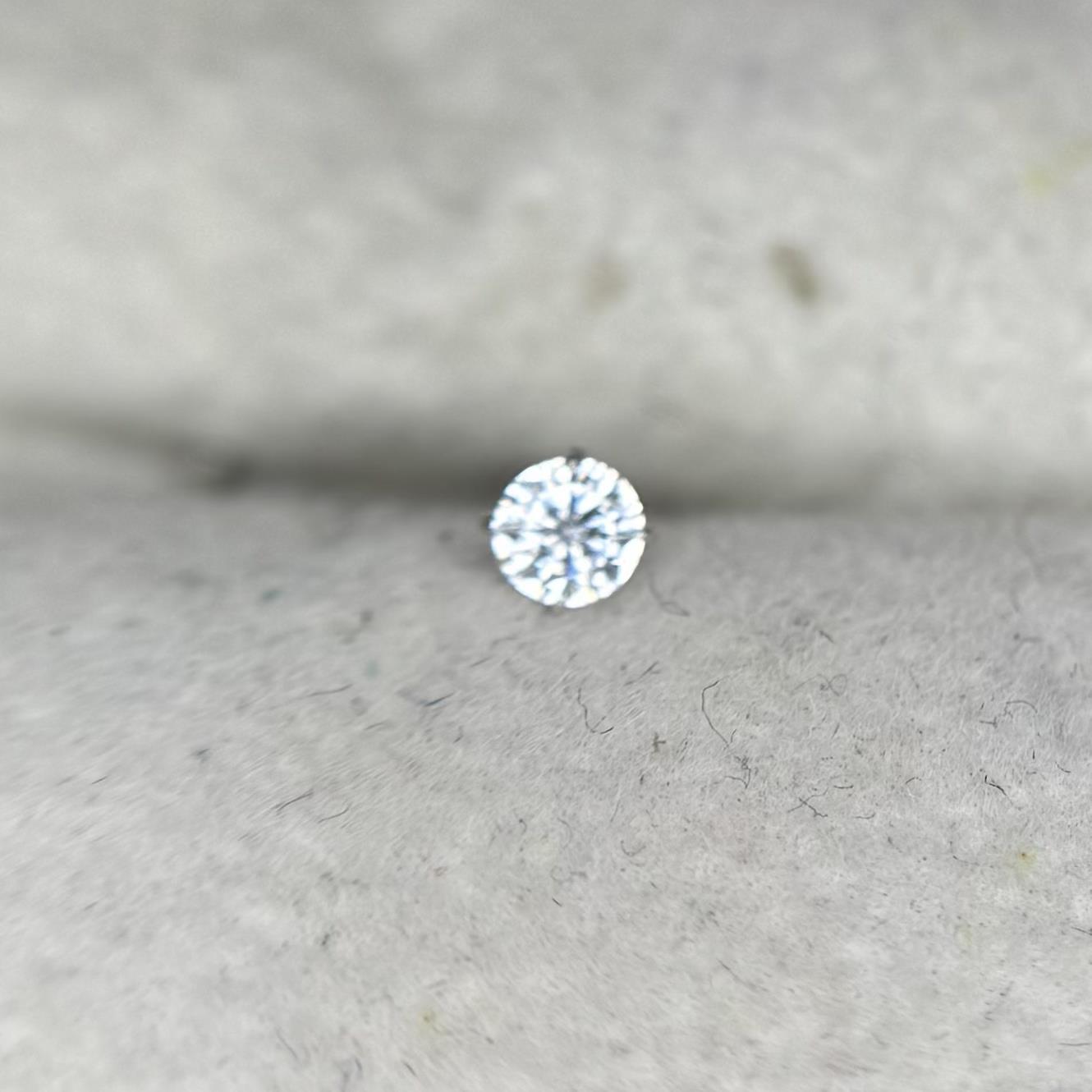 Mũi C kim cương trắng chấu size 2.5.