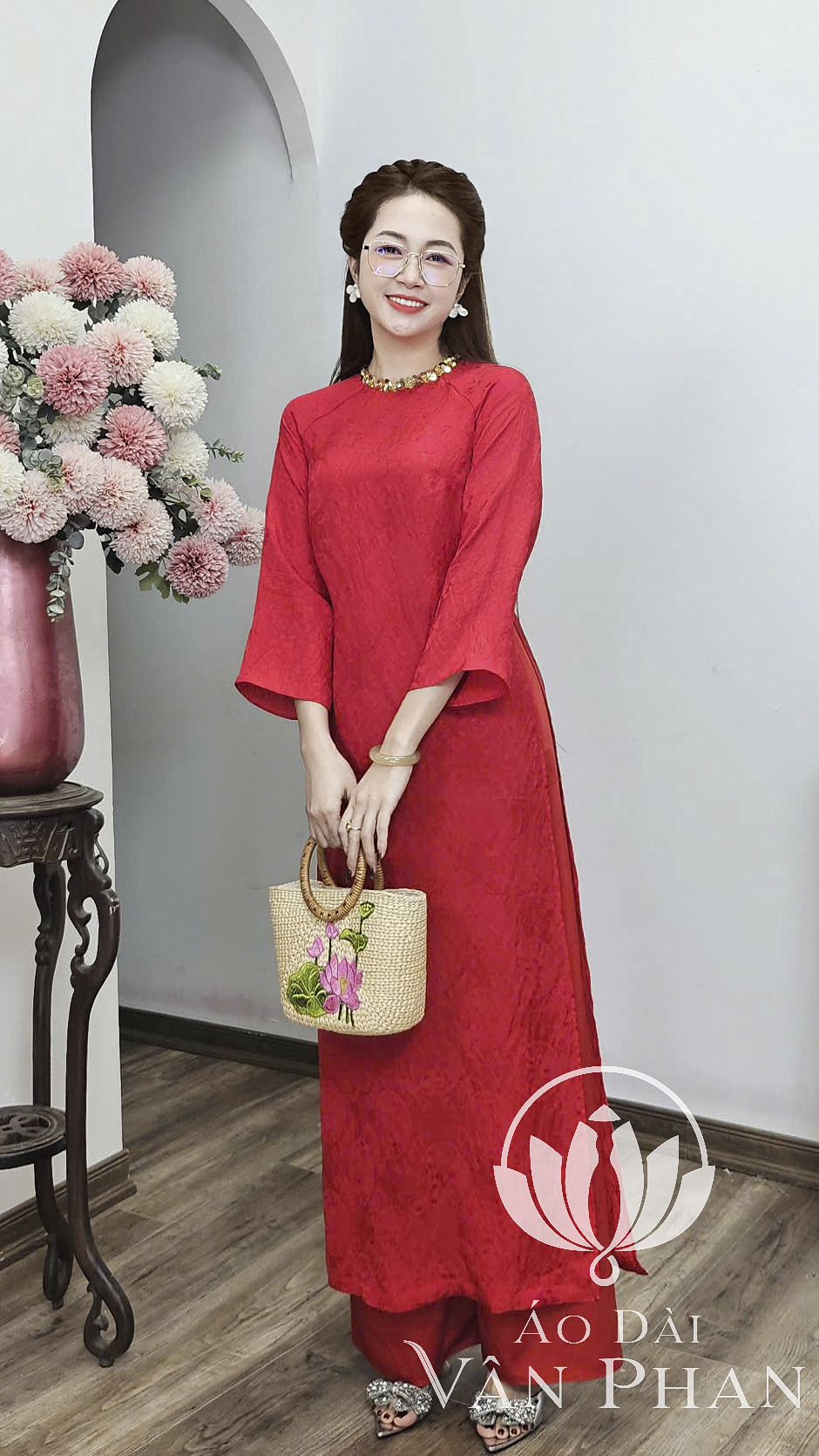 CT371 áo dài cách tân cổ khít tay loe tơ tằm đỏ tươi_thumbnail_1