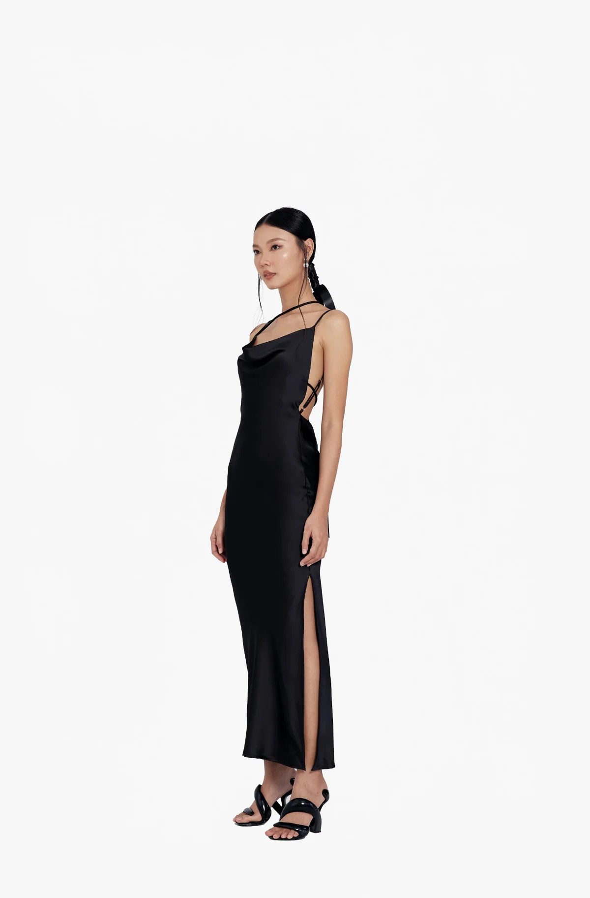LONG SLEEVELESS DRESS IN WASHED SATIN