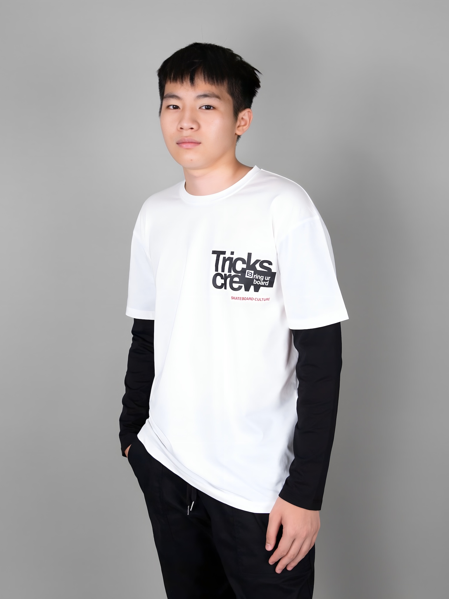 Áo phông dài tay trắng lồng tay đen in hình