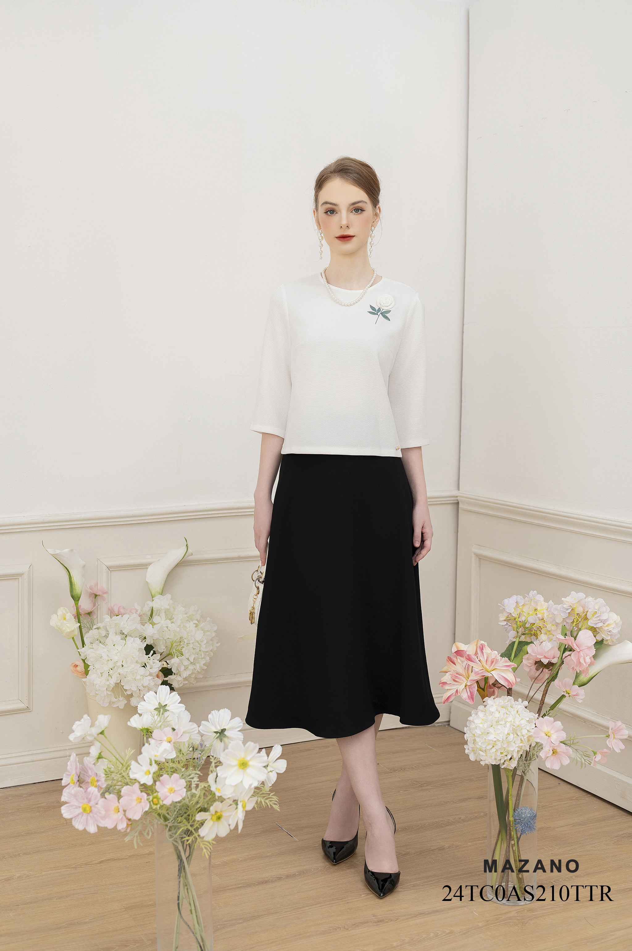 Áo Top ngắn chui đầu Suông Vải thô chun Cuốn hoa thủ công Cổ tròn Tay lỡ Dài dưới eo