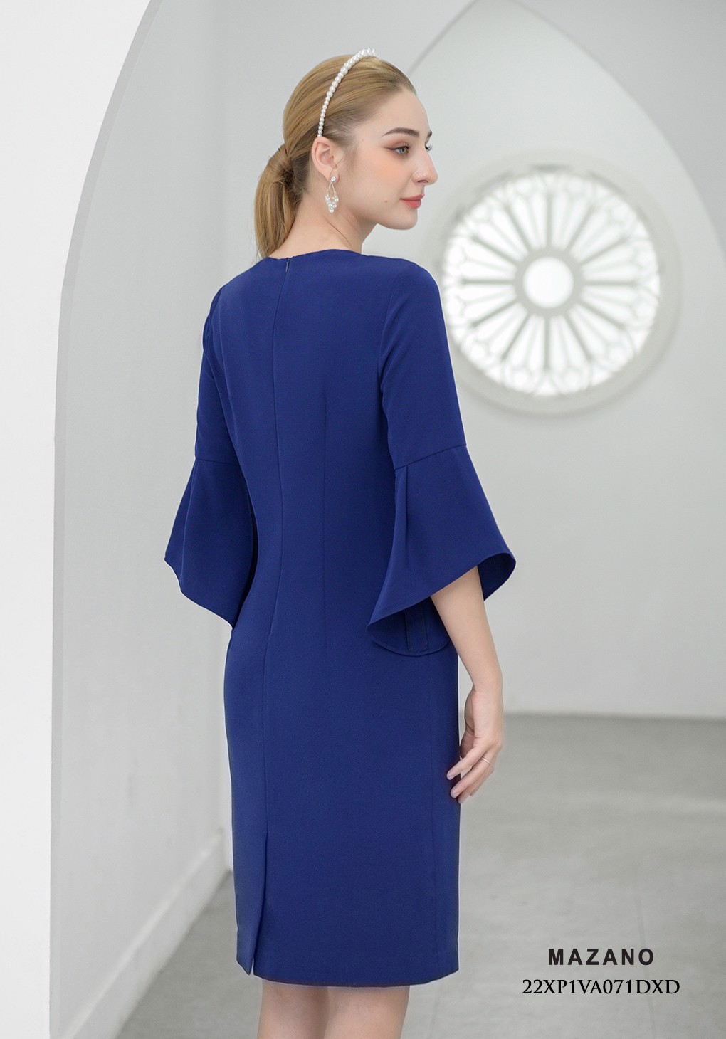 Đầm xanh cổ V đính đá tay loe cách điệu_thumbnail_3